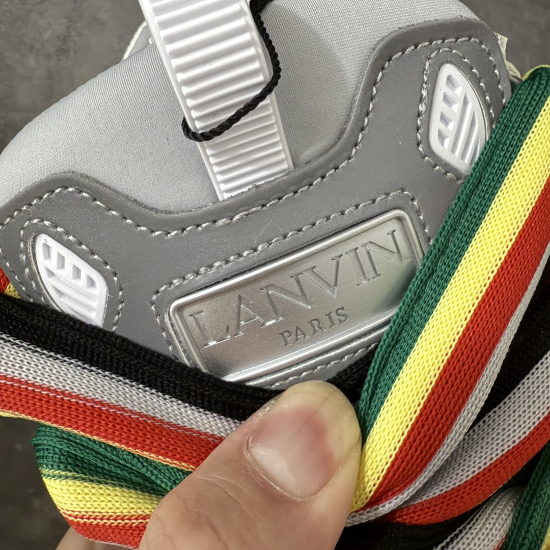 图片[6]-【YH纯原版】 Lanvin Leather Curb Sneakers 浪凡面包鞋 现货 原版1：1开模重工艺制作 面料采用进口牛磨砂➕环保牛反绒➕金钢网织物 内里柔软透气太空棉面料 原版开模双色TPU大底 顶级品质 区别市场流通其他货品 Leather是一款灵感源自90年代的运动鞋 设计自信 尺寸夸张 这款鞋由纳帕小牛皮、翻毛皮和网眼布制成 圆润的外形、加垫的鞋舌和弯曲的金属孔眼使这款精心打造的鞋格外舒适 尺码：36-47-选品中心