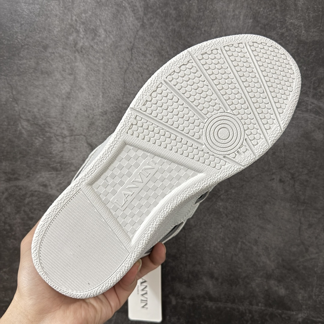 图片[9]-【YH纯原版】 Lanvin Leather Curb Sneakers 浪凡面包鞋 现货 原版1：1开模重工艺制作 面料采用进口牛磨砂➕环保牛反绒➕金钢网织物 内里柔软透气太空棉面料 原版开模双色TPU大底 顶级品质 区别市场流通其他货品 Leather是一款灵感源自90年代的运动鞋 设计自信 尺寸夸张 这款鞋由纳帕小牛皮、翻毛皮和网眼布制成 圆润的外形、加垫的鞋舌和弯曲的金属孔眼使这款精心打造的鞋格外舒适 尺码：36-47-选品中心