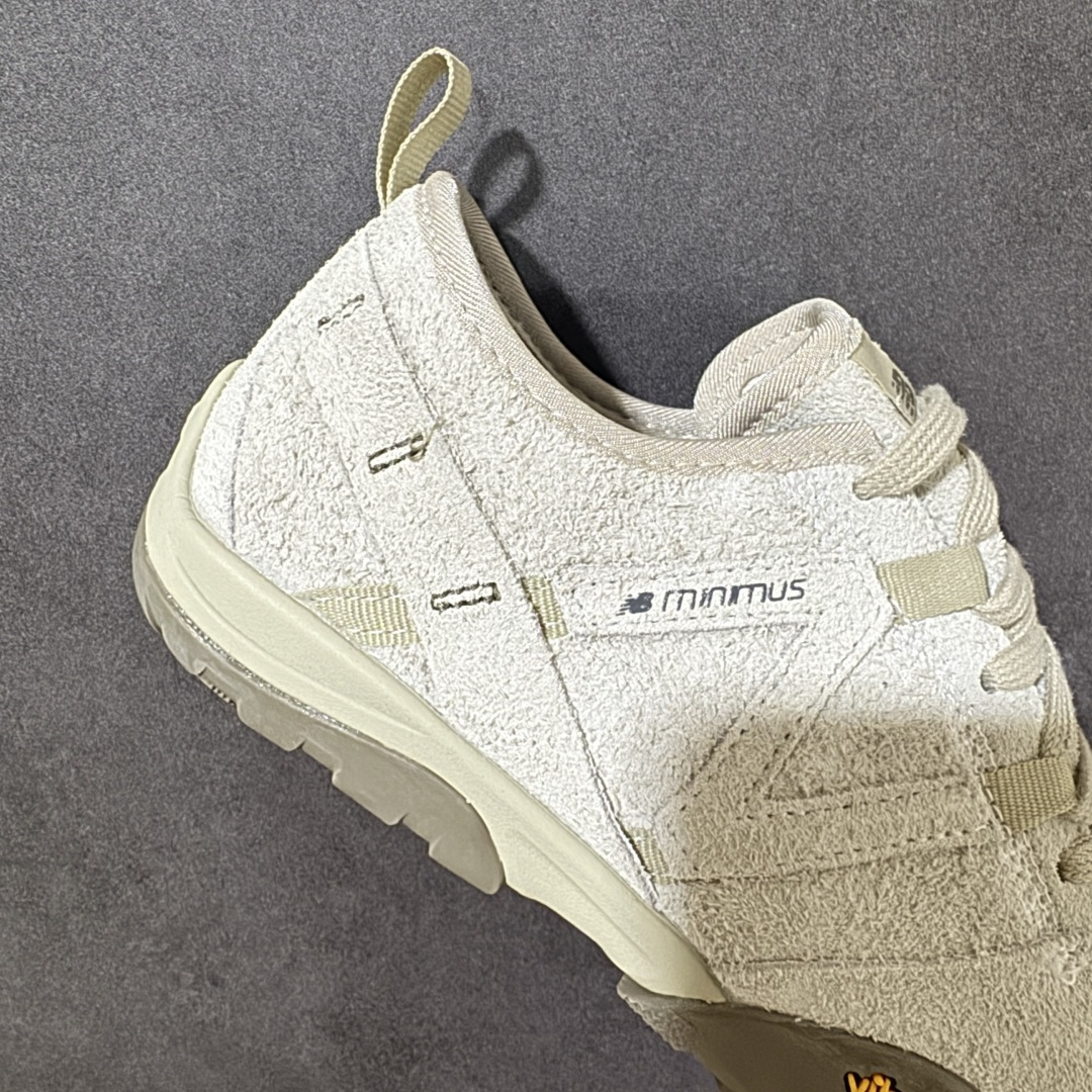 图片[7]-【公司级】New Balance NB MT10O 舒适时尚 减震耐磨 低帮生活休闲鞋 New Balance MT10O休闲鞋是一款由New Balance与日本时尚品牌（ISSEY MIYAKE）携手打造的联名鞋款。MT10O的设计灵感源自“感官身体和赤足运动”的概念，旨在还原赤足行走的感受。它模仿脚的形状，降低了脚的高度和体积，同时保留了越野跑的元素。鞋面采用轻质网布与柔软皮革相结合，既保证了透气性，又增添了质感。细绳鞋带的设计简约而不失时尚感。鞋底采用Vibram橡胶大底，赋予卓越的抓地力，适合多种地形穿着。中底采用薄薄的缓冲层，提供舒适的穿着体验。鞋身紧贴脚面，形成良好的包裹性，减少脚在鞋内的移动与摩擦。4毫米的低坡差设计更适合自然的中足落地方式，尽可能贴近地面，让穿着者能够更贴近地面，感受大自然的每一丝呼吸。 货号：MT10OPS 尺码：36-45带半码-选品中心