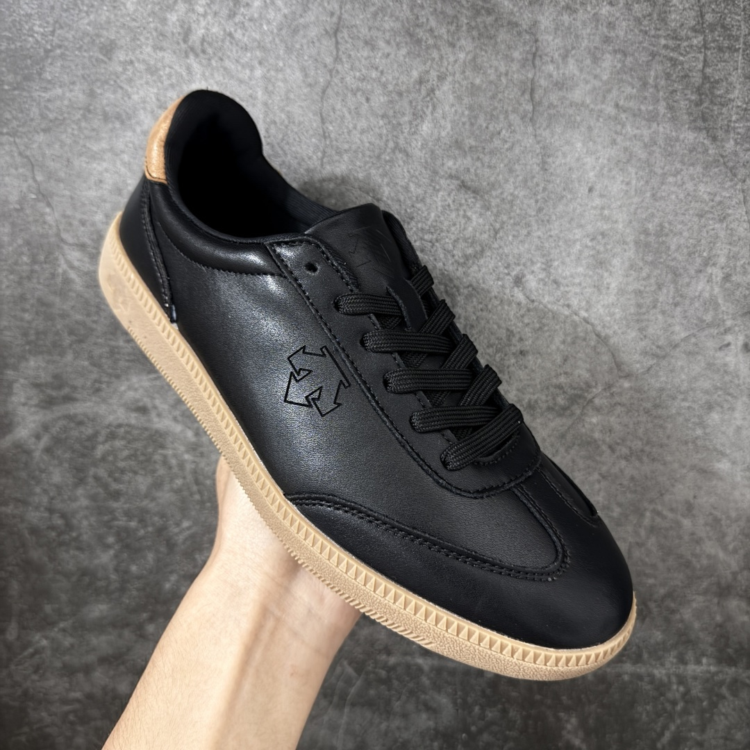 图片[3]-【莞产全头层】迪桑特DESCENTE Chron Velo TRAINER 运动简约 低帮 生活休闲鞋 莞产版 全头层皮料 DESCENTE（迪桑特）创立于1935年，品牌名取自法语词汇，意为“滑降”。品牌箭头标识代表滑雪的三种技术“高速直线滑行”、“穿越”和“侧滑”，也寓意品牌在打造高端专业运动产品中不断追求完美的创新精神，致力于成为中国高端专业滑雪、综训、女子、铁人三项、高尔夫的第一品牌。 尺码：39-44-选品中心