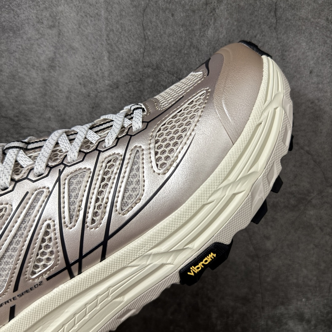 图片[6]-【公司级】Hoka Mafate Speed 2 马法特二代超轻厚底轻量山地跑步鞋 1171891  #轻量化材料Fresh Foam。超轻量中底全部用料过3C认证！ 滚动平衡科技减少33%能量消耗 ！第二代Mafate更是延续精髓设计，并调整了整体的鞋型，修身的鞋型，更加灵巧的感觉一下子来了。外底韧弹感十足的EVA泡绵，结合Vibram橡胶大底，性能稳定输出，无论是平时穿着还是在潮湿的梅雨季节跑步，都是非常优秀的搭配。  尺码：36 36.5 37 38 38.5 39 40 40.5 41 42 42.5 43 44 45-选品中心