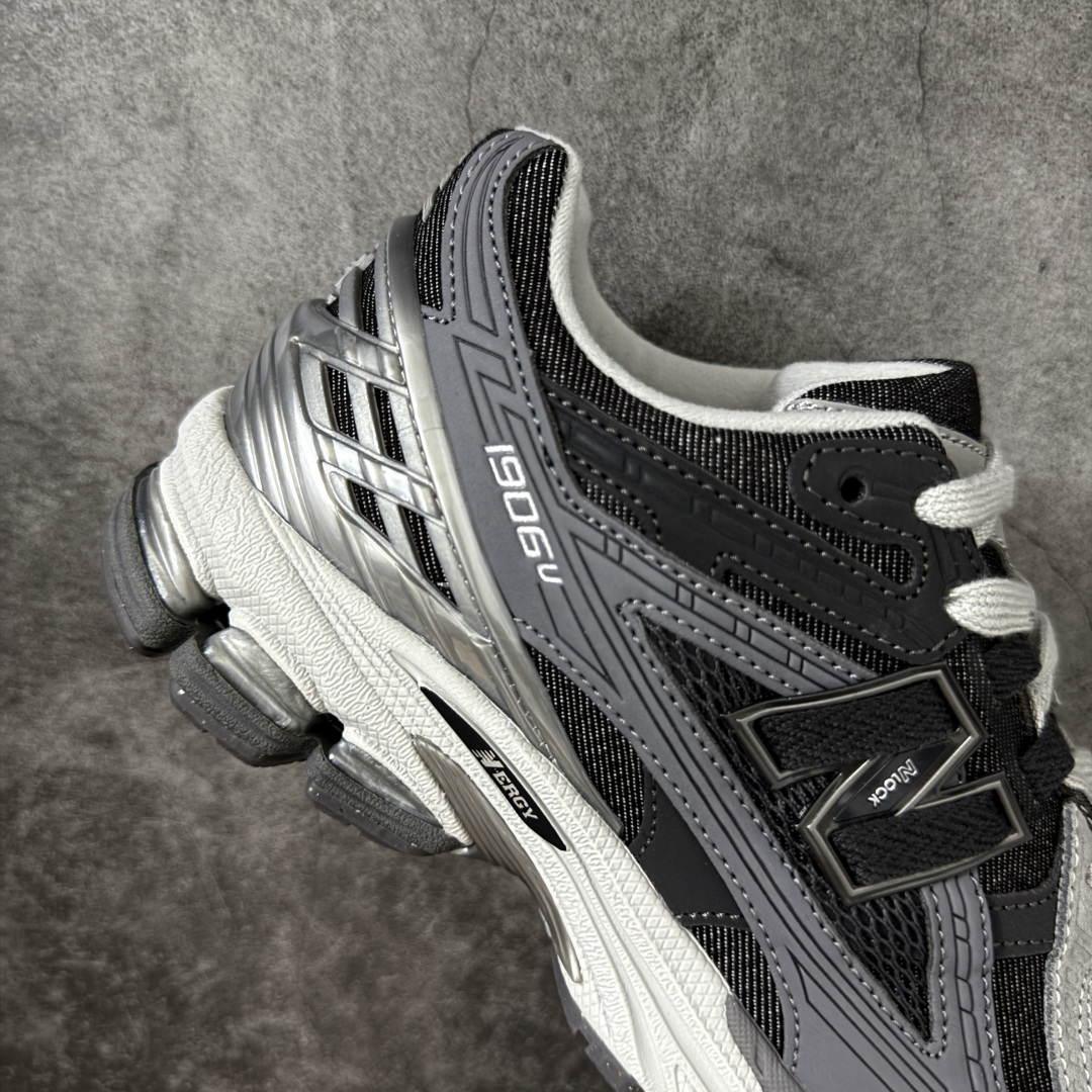 图片[7]-【纯原版】NB新百伦New Balance NB1906 U19064J0系列复古老爹风休闲运动慢跑鞋 采用轻质牛剖革拼接透气网眼衬垫织物鞋面材质#T-Beam大底提供足步弓支撑，保持步态稳定#后跟搭载外露缓震胶 鞋身整体以各种深浅不一的灰色覆盖，鞋头以淡蓝色调装饰，网眼衬垫通过不规律的色块实现做旧的美感，泛黄的鞋底更是进一步增添了复古气息。 尺码：36 37 37.5 38 38.5 39.5 40 40.5 41.5 42 42.5 43 44 45 46.5-选品中心