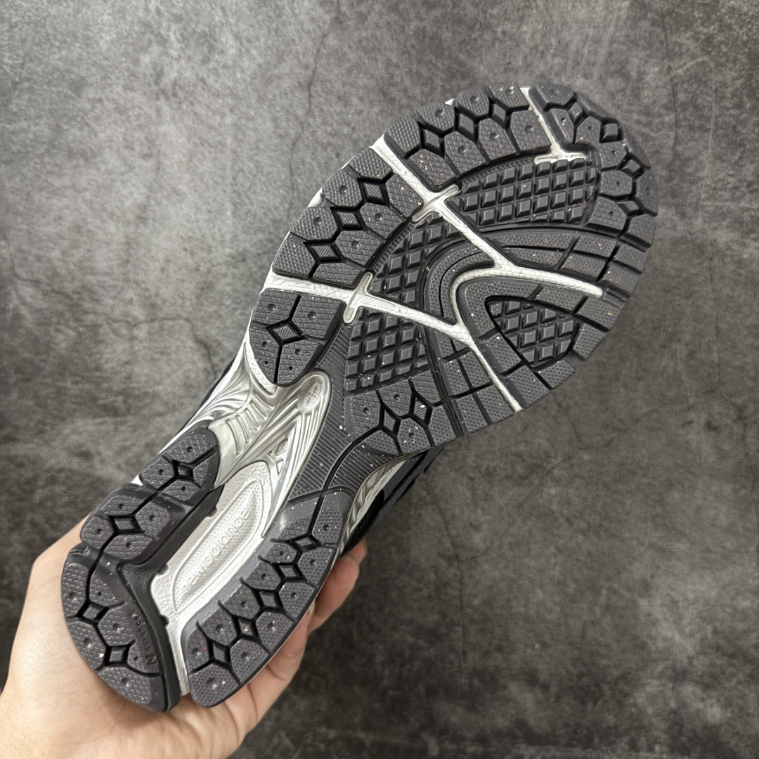 图片[9]-【纯原版】NB新百伦New Balance NB1906 U19064J0系列复古老爹风休闲运动慢跑鞋 采用轻质牛剖革拼接透气网眼衬垫织物鞋面材质#T-Beam大底提供足步弓支撑，保持步态稳定#后跟搭载外露缓震胶 鞋身整体以各种深浅不一的灰色覆盖，鞋头以淡蓝色调装饰，网眼衬垫通过不规律的色块实现做旧的美感，泛黄的鞋底更是进一步增添了复古气息。 尺码：36 37 37.5 38 38.5 39.5 40 40.5 41.5 42 42.5 43 44 45 46.5-选品中心