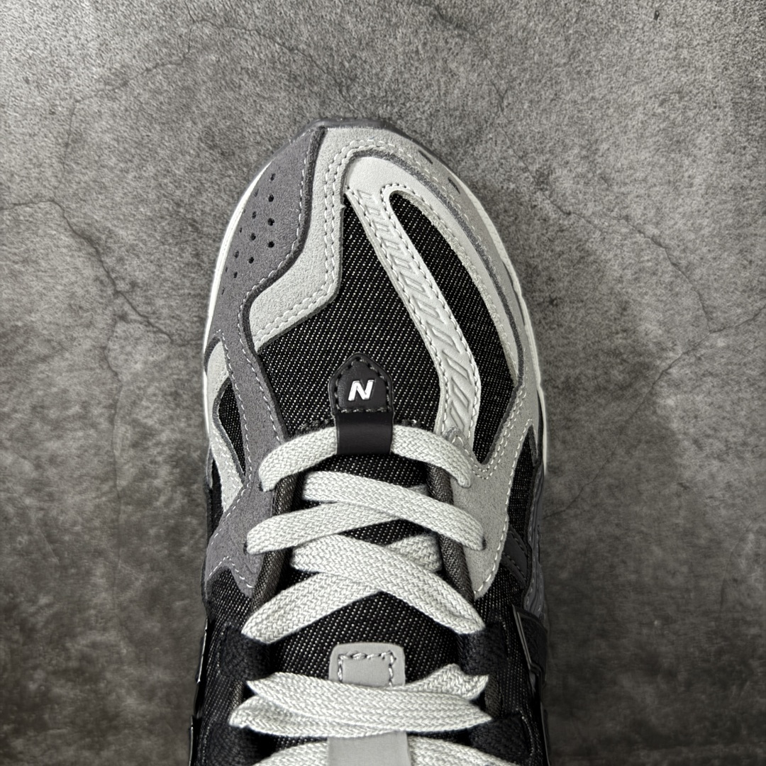 图片[5]-【纯原版】NB新百伦New Balance NB1906 U19064J0系列复古老爹风休闲运动慢跑鞋 采用轻质牛剖革拼接透气网眼衬垫织物鞋面材质#T-Beam大底提供足步弓支撑，保持步态稳定#后跟搭载外露缓震胶 鞋身整体以各种深浅不一的灰色覆盖，鞋头以淡蓝色调装饰，网眼衬垫通过不规律的色块实现做旧的美感，泛黄的鞋底更是进一步增添了复古气息。 尺码：36 37 37.5 38 38.5 39.5 40 40.5 41.5 42 42.5 43 44 45 46.5-选品中心
