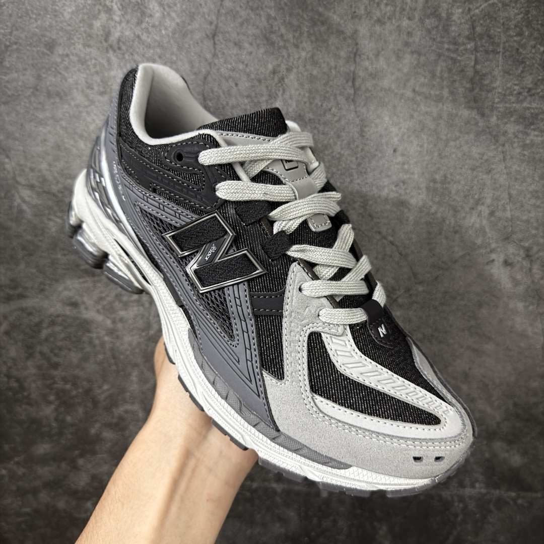 图片[3]-【纯原版】NB新百伦New Balance NB1906 U19064J0系列复古老爹风休闲运动慢跑鞋 采用轻质牛剖革拼接透气网眼衬垫织物鞋面材质#T-Beam大底提供足步弓支撑，保持步态稳定#后跟搭载外露缓震胶 鞋身整体以各种深浅不一的灰色覆盖，鞋头以淡蓝色调装饰，网眼衬垫通过不规律的色块实现做旧的美感，泛黄的鞋底更是进一步增添了复古气息。 尺码：36 37 37.5 38 38.5 39.5 40 40.5 41.5 42 42.5 43 44 45 46.5-选品中心
