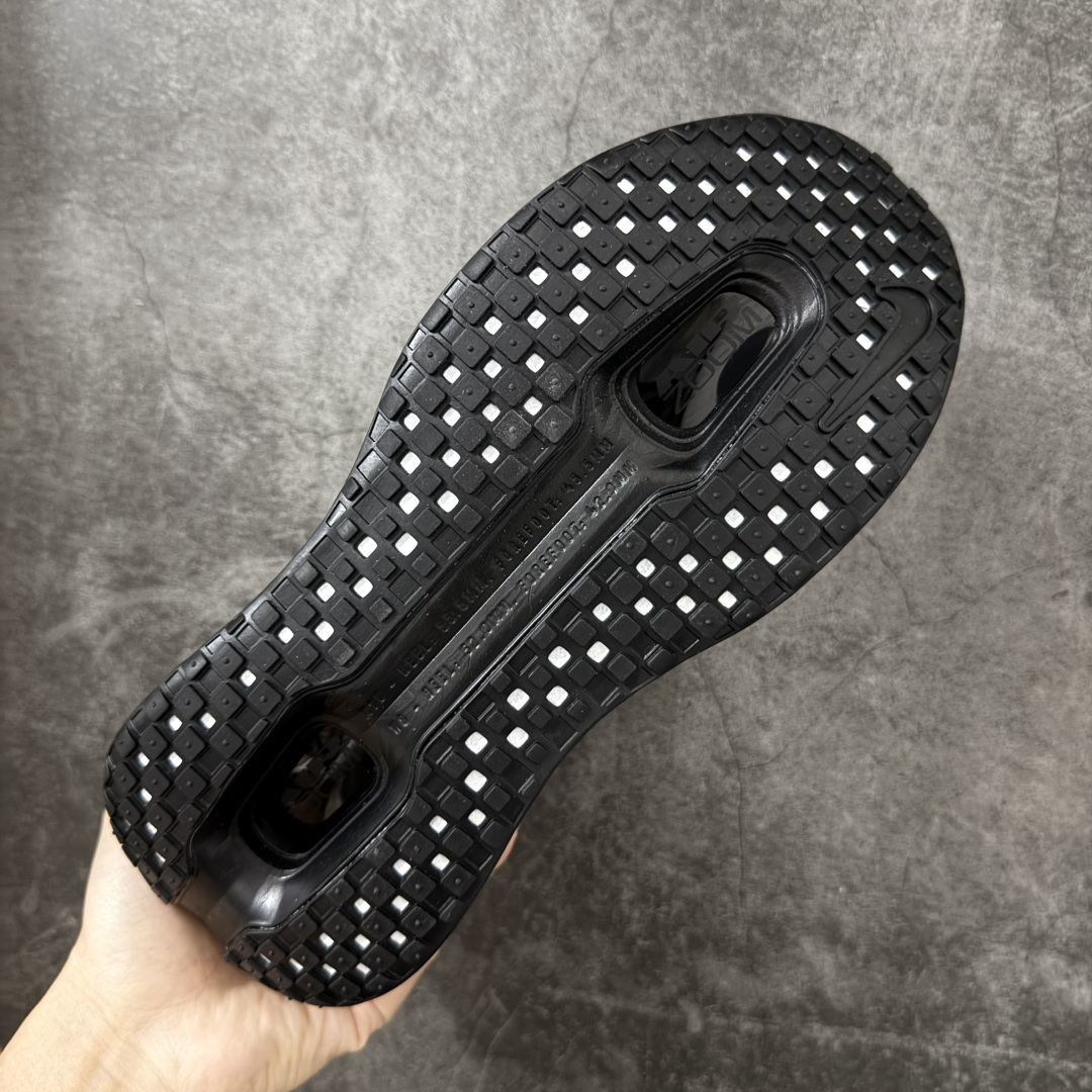 图片[9]-【XE纯原】NIKE VOMERO PREMIUM 全掌气垫缓震网面运动跑鞋 市场最强 没有之一 纯原生产线出品 原版开发 全部原材料 细节一比一打造 完美还原zp脚感 正确前后分离式两片纤维柱气垫 上下包裹超软弹泡棉 正确组合大底 区别市场通货 版型完美 鞋面材料同步原版1：1 全部原版开发校对 欢迎对比💪🏻 Nike 运用 Air技术专利，推出 Nike Pegasus Premium，沿用经典 Pegasus 系列产品深受跑者喜爱的缓震功能，并配置 Nike 首款可见式塑形 Air Zoom 气垫。 全掌可见的AirZoom首次在Pegasus系列中出现，模仿了Vaporfly的碳板曲线，增强了跑步时的流畅过渡。 货号：IQ0627-001 尺码：36-46（半）-选品中心