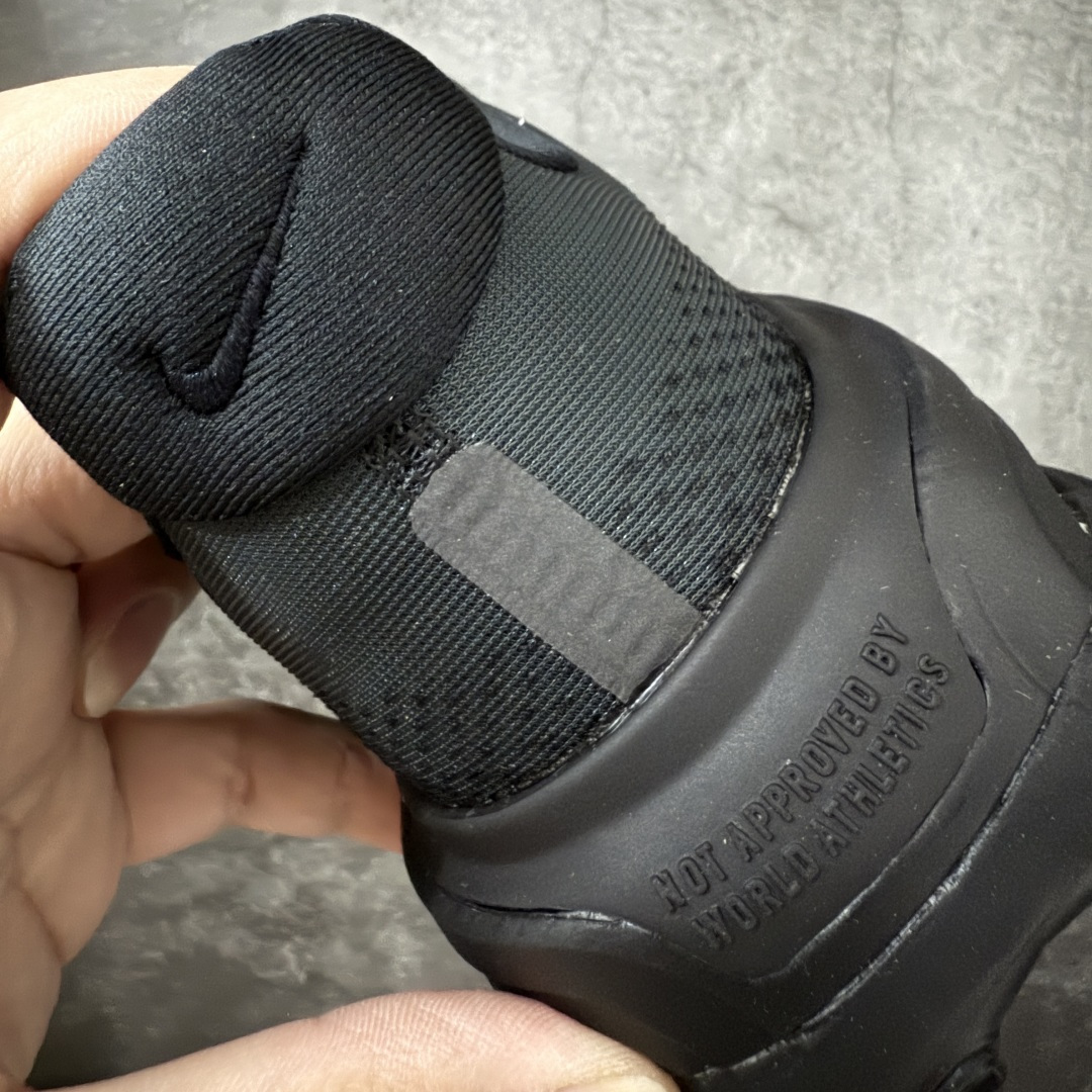 图片[2]-【XE纯原】NIKE VOMERO PREMIUM 全掌气垫缓震网面运动跑鞋 市场最强 没有之一 纯原生产线出品 原版开发 全部原材料 细节一比一打造 完美还原zp脚感 正确前后分离式两片纤维柱气垫 上下包裹超软弹泡棉 正确组合大底 区别市场通货 版型完美 鞋面材料同步原版1：1 全部原版开发校对 欢迎对比💪🏻 Nike 运用 Air技术专利，推出 Nike Pegasus Premium，沿用经典 Pegasus 系列产品深受跑者喜爱的缓震功能，并配置 Nike 首款可见式塑形 Air Zoom 气垫。 全掌可见的AirZoom首次在Pegasus系列中出现，模仿了Vaporfly的碳板曲线，增强了跑步时的流畅过渡。 货号：IQ0627-001 尺码：36-46（半）-选品中心