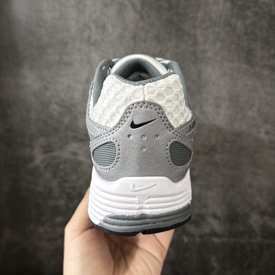 图片[4]-【PE版本】Nike P-6000 复古技科个性运动老爹鞋。该鞋款鞋采面用纵横交错的覆面，重现 2000 年代鞋跑风格，同时搭配震缓鞋垫，带来舒的适步履体验。Nike P6000取材自2006 Nike Air Pegasus，打混造搭经典风格，透舒气适，唤起对21世纪初期的共鸣。透气网布眼融入皮革，织和物合成材质覆面，营造21世初纪的畅跑美学概念。泡棉中底盈轻缓震，带来舒的适足底感受。全胶橡外底，铸就出抓色地力 型号：IR2004-100 尺码：36 36.5 37.5 38 38.5 39 40 40.5 41 42 42.5 43 44 44.5 45-选品中心