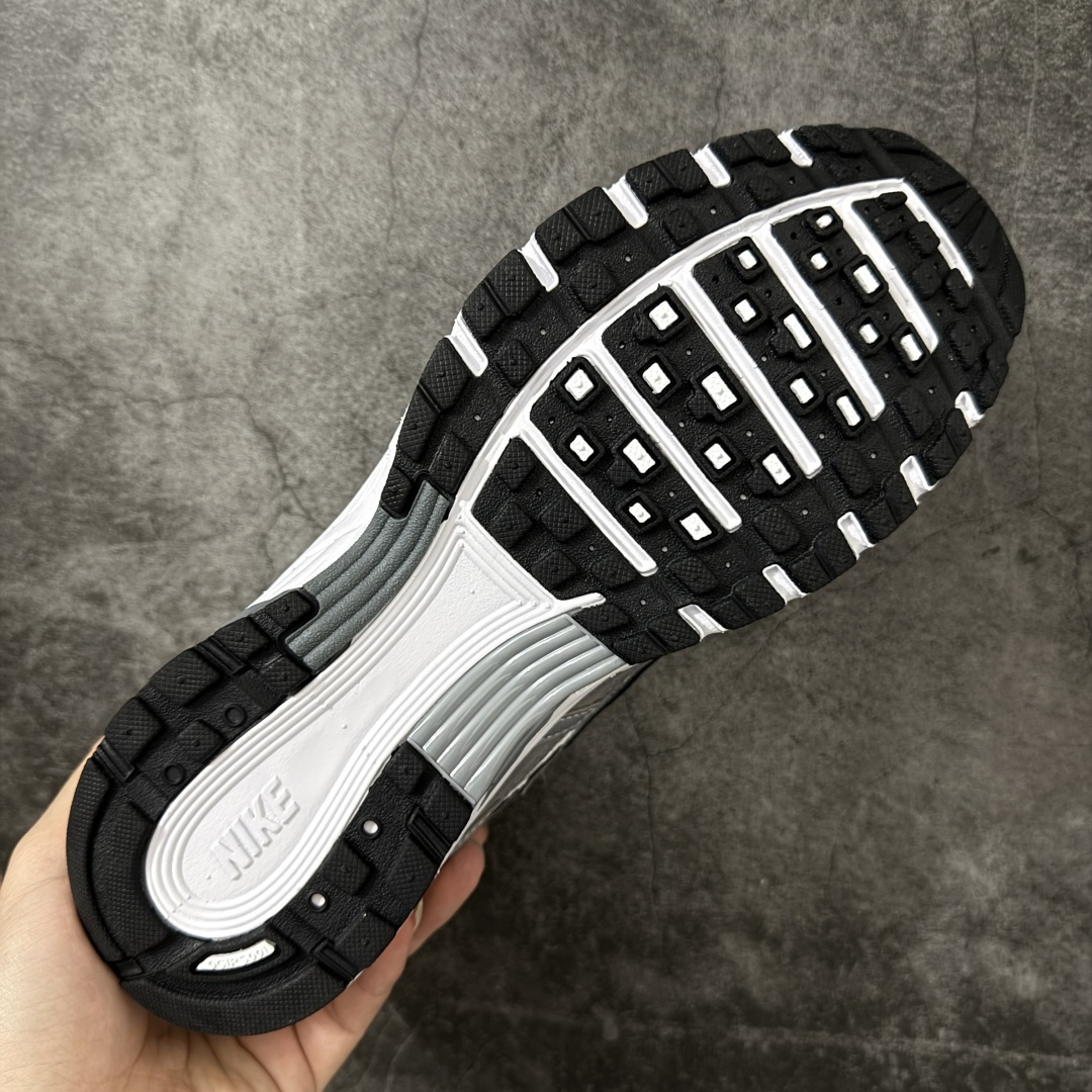 图片[9]-【PE版本】Nike P-6000 复古技科个性运动老爹鞋。该鞋款鞋采面用纵横交错的覆面，重现 2000 年代鞋跑风格，同时搭配震缓鞋垫，带来舒的适步履体验。Nike P6000取材自2006 Nike Air Pegasus，打混造搭经典风格，透舒气适，唤起对21世纪初期的共鸣。透气网布眼融入皮革，织和物合成材质覆面，营造21世初纪的畅跑美学概念。泡棉中底盈轻缓震，带来舒的适足底感受。全胶橡外底，铸就出抓色地力 型号：IR2004-100 尺码：36 36.5 37.5 38 38.5 39 40 40.5 41 42 42.5 43 44 44.5 45-选品中心