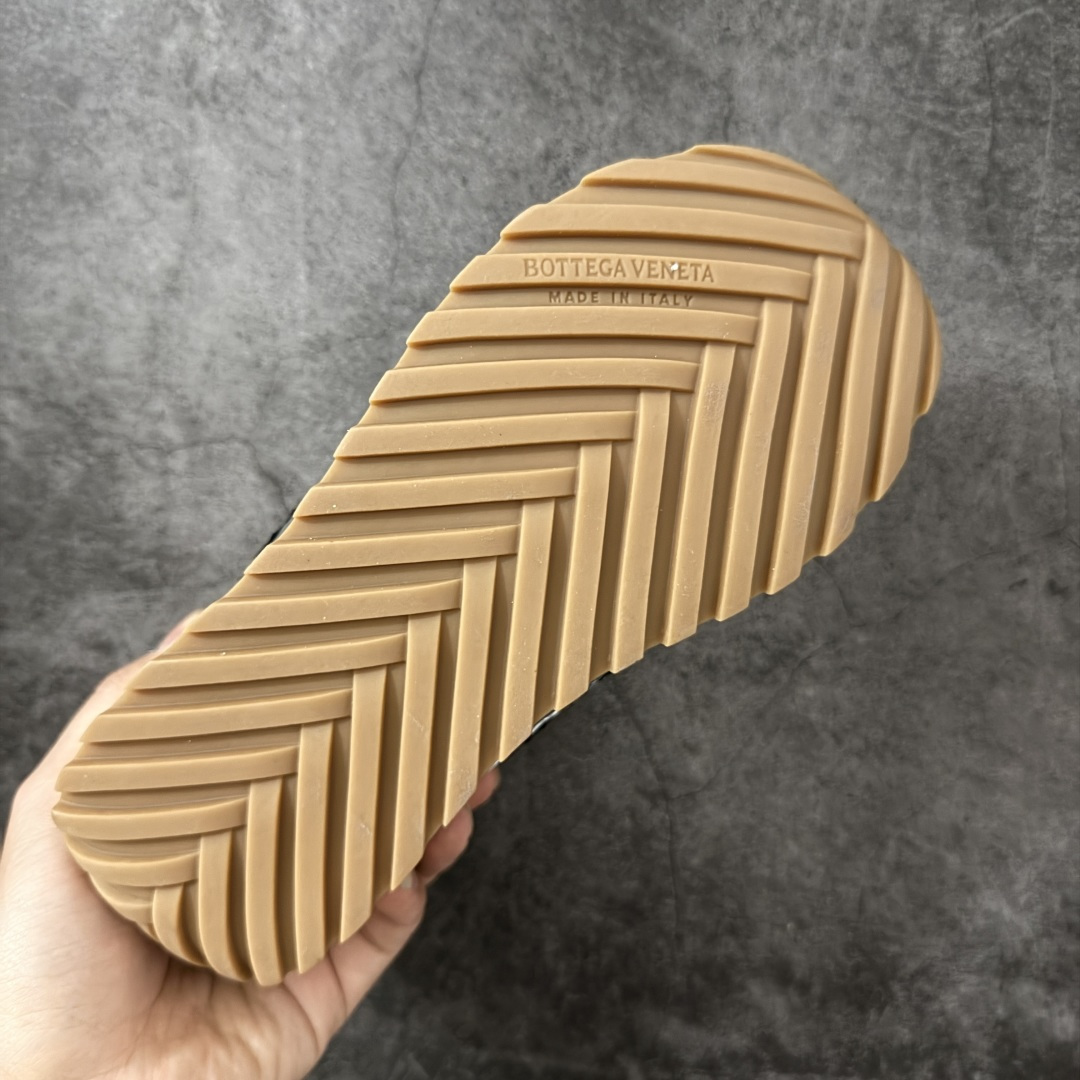 图片[9]-【莞产纯原】意大利奢侈品牌-宝缇嘉/葆蝶家-Bottega Veneta Orbit Lace-up Runner BV葆蝶家时尚休闲王一博同款老爹鞋运动鞋 ＃MAX 广货纯原版本 配色不断更新 原版开发 一比一打造 相似度百分之99以上 市场一梯队级别品质 区别市场任何标文顶级品质版本 采 用轻质科技网布面料 搭配几何图案设计橡胶外底 王炸系列 实际增高很多哦 还是一样显腿细非常nice 耐玩耐造 对标对版 时尚百搭 高版本 大底选用拼色TPU大底 包装 尺码：35 36 37 38 39 40 41 42 43 44 45 46-选品中心