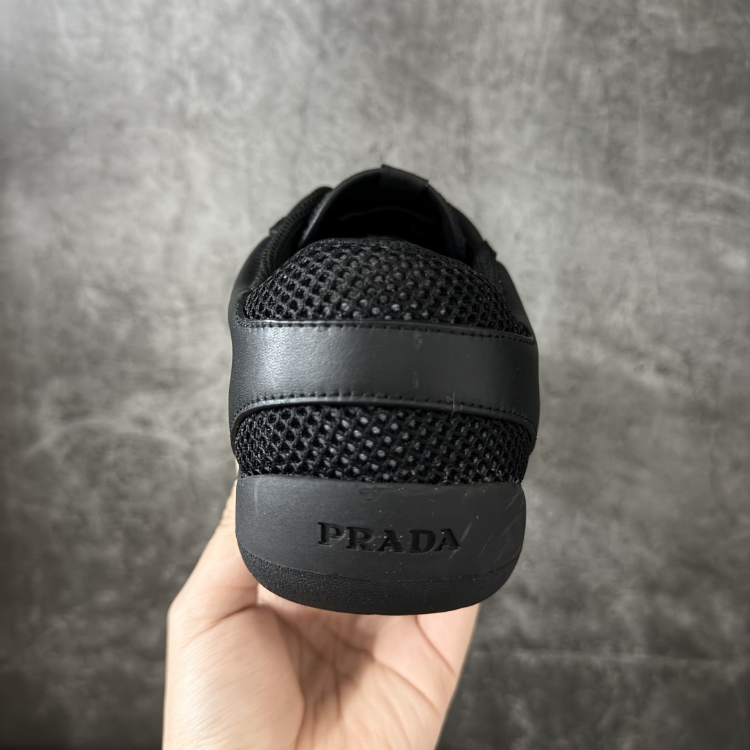 图片[4]-【YS纯原】广奢高端货 PRADA 德训鞋 复古网布拼接皮革 百搭休闲 ✦ 李现等众多网红同款，爆款热度 ✦ 网布+皮革拼接，透气耐穿 ✦ 鞋带金属孔眼细节，简约低调 ✦ 平底橡胶鞋底轻便舒适，日常通勤休闲皆宜 ✦ 鞋盒为经典普拉达包装 ✦ 面料：小牛皮+透气网纱 ✦ 内里：透气纱网 ✦ 大底：耐磨胶底 尺码：38-45-选品中心