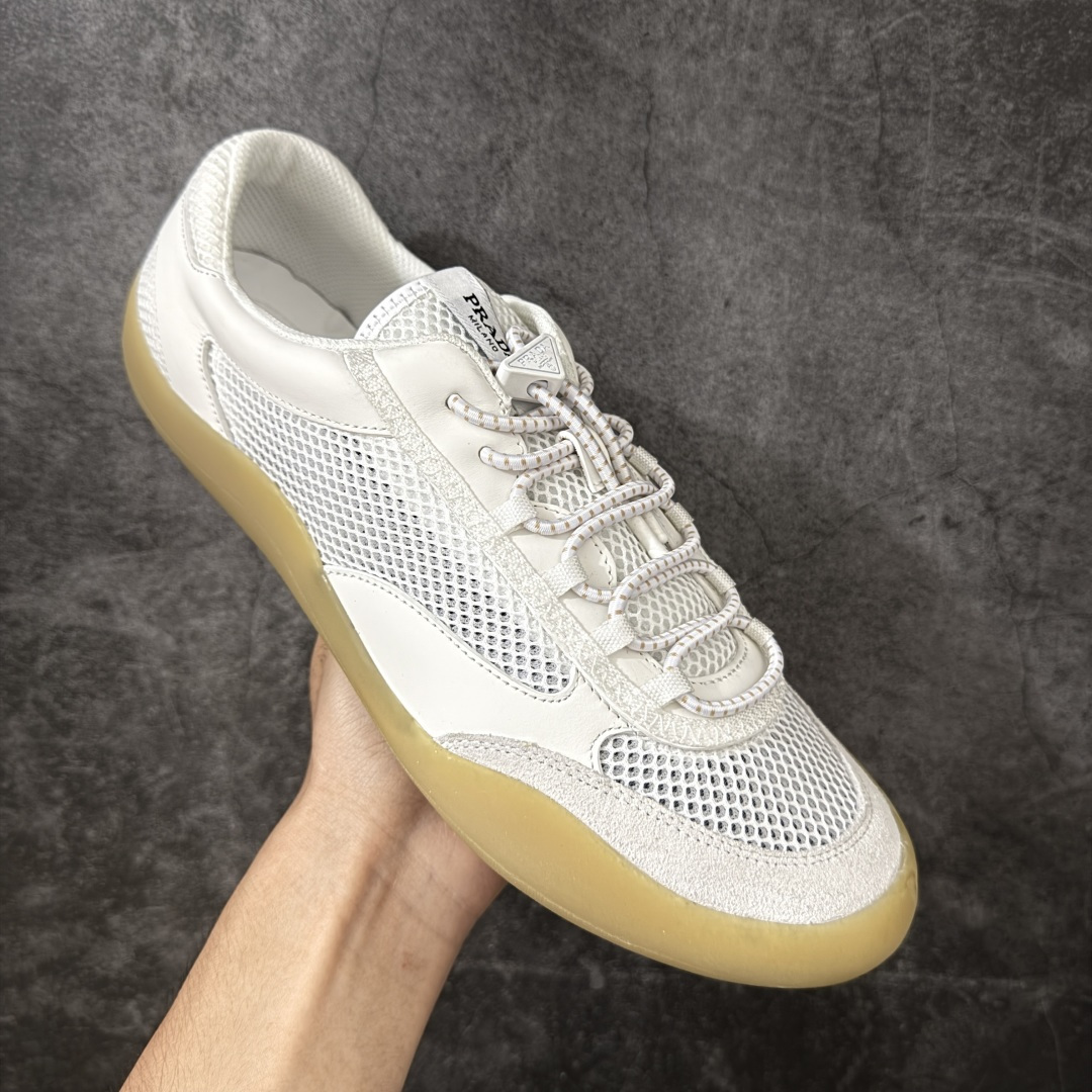 图片[3]-【YS纯原】广奢高端货 PRADA 德训鞋 复古网布拼接皮革 百搭休闲 ✦ 李现等众多网红同款，爆款热度 ✦ 网布+皮革拼接，透气耐穿 ✦ 鞋带金属孔眼细节，简约低调 ✦ 平底橡胶鞋底轻便舒适，日常通勤休闲皆宜 ✦ 鞋盒为经典普拉达包装 ✦ 面料：小牛皮+透气网纱 ✦ 内里：透气纱网 ✦ 大底：耐磨胶底 尺码：38-45-选品中心