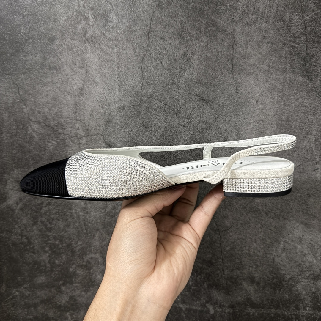 图片[2]-【佛山超A版】CHANEL 24S Slingback系列水钻款罗缎 高跟鞋 低跟 白银黑色 有多少姐妹是穿旧了之后，还是会选择重新买一双slingback！因为它太经典，再也不会遇到一款这么好搭的了，各处线条都很拉长腿型！不挑，随便搭都很抢镜！ 原版购入zp开发，调色上千次，绝无色差！ 进口原皮+意大利原厂真皮大底(渠道材料这块我们非常有优势) 全部颜色都有购入zp打版，色差这块直接避免，各处细节都与今年最新版本的一致 全套高端包装飞机礼盒 注意：原版真皮大底比较娇贵，试穿务必不要搞脏，否则影响二次销售无法退换 尺码：35-41码-选品中心