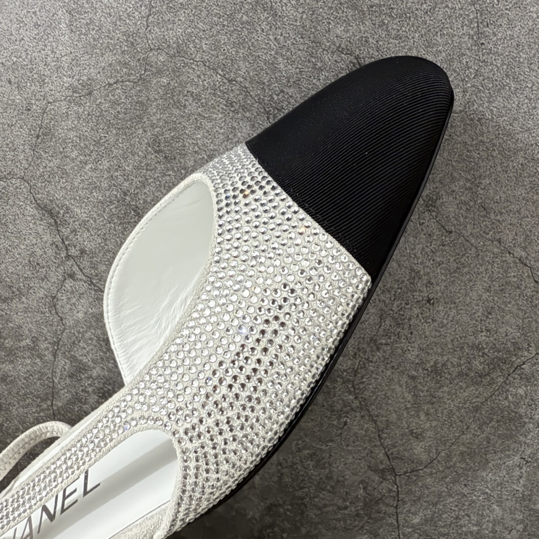 图片[6]-【佛山超A版】CHANEL 24S Slingback系列水钻款罗缎 高跟鞋 低跟 白银黑色 有多少姐妹是穿旧了之后，还是会选择重新买一双slingback！因为它太经典，再也不会遇到一款这么好搭的了，各处线条都很拉长腿型！不挑，随便搭都很抢镜！ 原版购入zp开发，调色上千次，绝无色差！ 进口原皮+意大利原厂真皮大底(渠道材料这块我们非常有优势) 全部颜色都有购入zp打版，色差这块直接避免，各处细节都与今年最新版本的一致 全套高端包装飞机礼盒 注意：原版真皮大底比较娇贵，试穿务必不要搞脏，否则影响二次销售无法退换 尺码：35-41码-选品中心