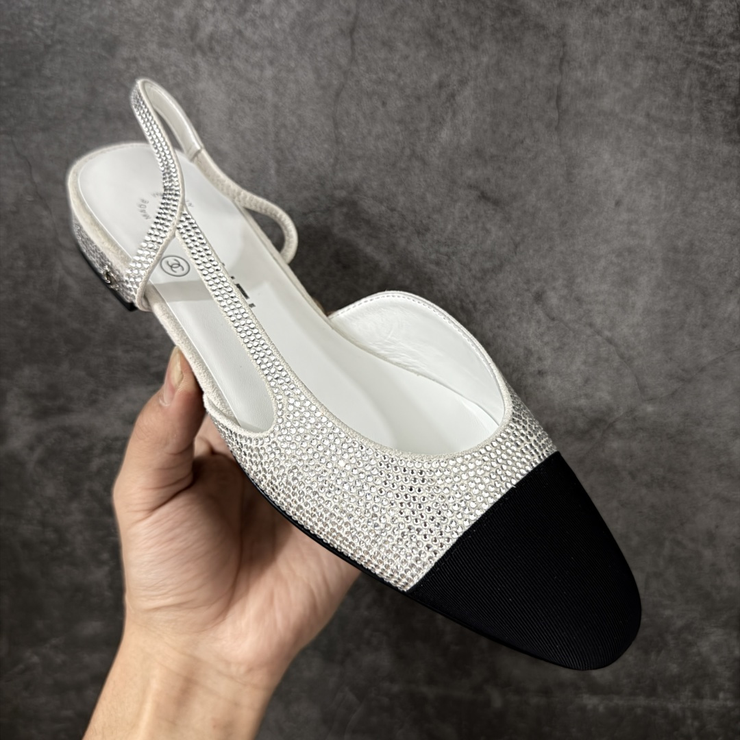 图片[3]-【佛山超A版】CHANEL 24S Slingback系列水钻款罗缎 高跟鞋 低跟 白银黑色 有多少姐妹是穿旧了之后，还是会选择重新买一双slingback！因为它太经典，再也不会遇到一款这么好搭的了，各处线条都很拉长腿型！不挑，随便搭都很抢镜！ 原版购入zp开发，调色上千次，绝无色差！ 进口原皮+意大利原厂真皮大底(渠道材料这块我们非常有优势) 全部颜色都有购入zp打版，色差这块直接避免，各处细节都与今年最新版本的一致 全套高端包装飞机礼盒 注意：原版真皮大底比较娇贵，试穿务必不要搞脏，否则影响二次销售无法退换 尺码：35-41码-选品中心