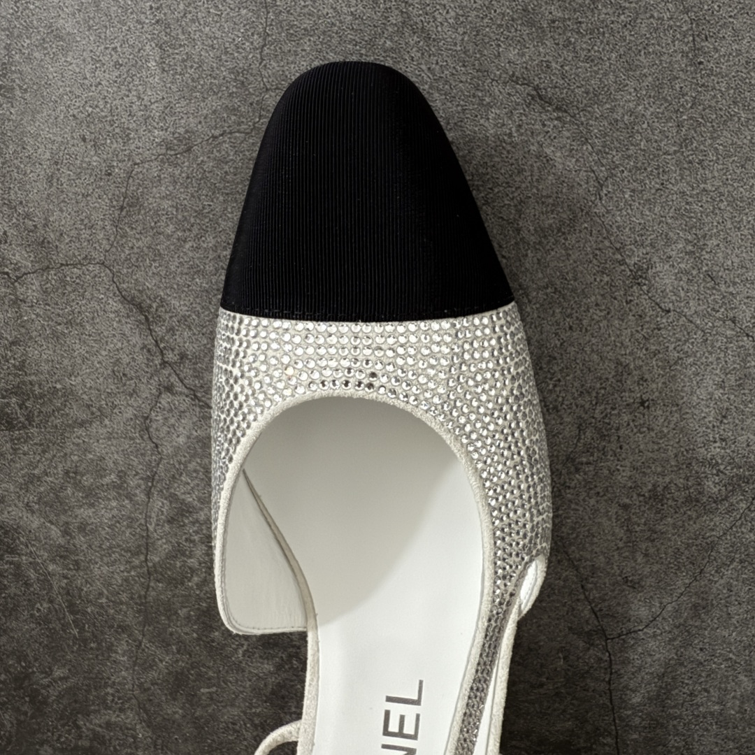 图片[5]-【佛山超A版】CHANEL 24S Slingback系列水钻款罗缎 高跟鞋 低跟 白银黑色 有多少姐妹是穿旧了之后，还是会选择重新买一双slingback！因为它太经典，再也不会遇到一款这么好搭的了，各处线条都很拉长腿型！不挑，随便搭都很抢镜！ 原版购入zp开发，调色上千次，绝无色差！ 进口原皮+意大利原厂真皮大底(渠道材料这块我们非常有优势) 全部颜色都有购入zp打版，色差这块直接避免，各处细节都与今年最新版本的一致 全套高端包装飞机礼盒 注意：原版真皮大底比较娇贵，试穿务必不要搞脏，否则影响二次销售无法退换 尺码：35-41码-选品中心