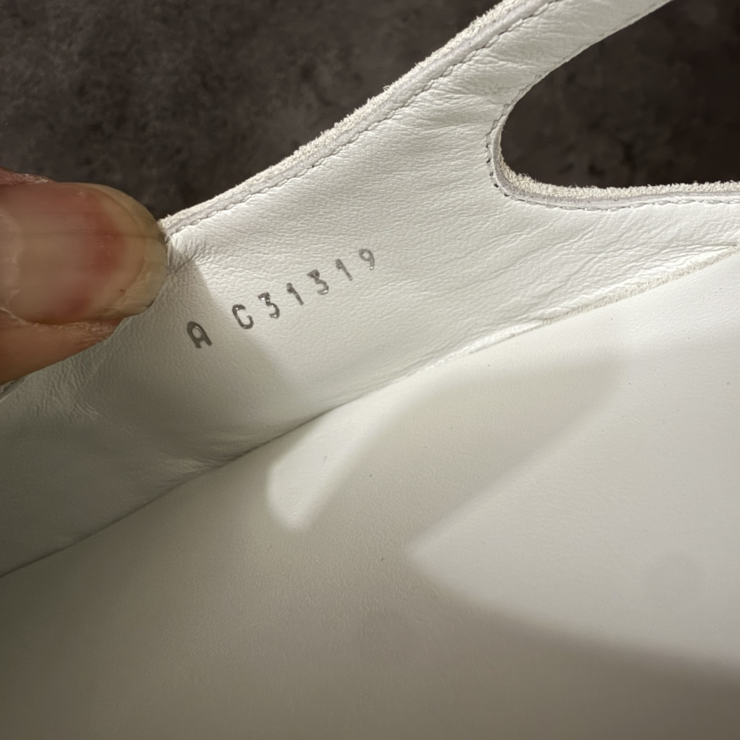 图片[6]-【佛山超A版】CHANEL 24S Slingback系列水钻款罗缎 高跟鞋 低跟 白银黑色 有多少姐妹是穿旧了之后，还是会选择重新买一双slingback！因为它太经典，再也不会遇到一款这么好搭的了，各处线条都很拉长腿型！不挑，随便搭都很抢镜！ 原版购入zp开发，调色上千次，绝无色差！ 进口原皮+意大利原厂真皮大底(渠道材料这块我们非常有优势) 全部颜色都有购入zp打版，色差这块直接避免，各处细节都与今年最新版本的一致 全套高端包装飞机礼盒 注意：原版真皮大底比较娇贵，试穿务必不要搞脏，否则影响二次销售无法退换 尺码：35-41码-选品中心