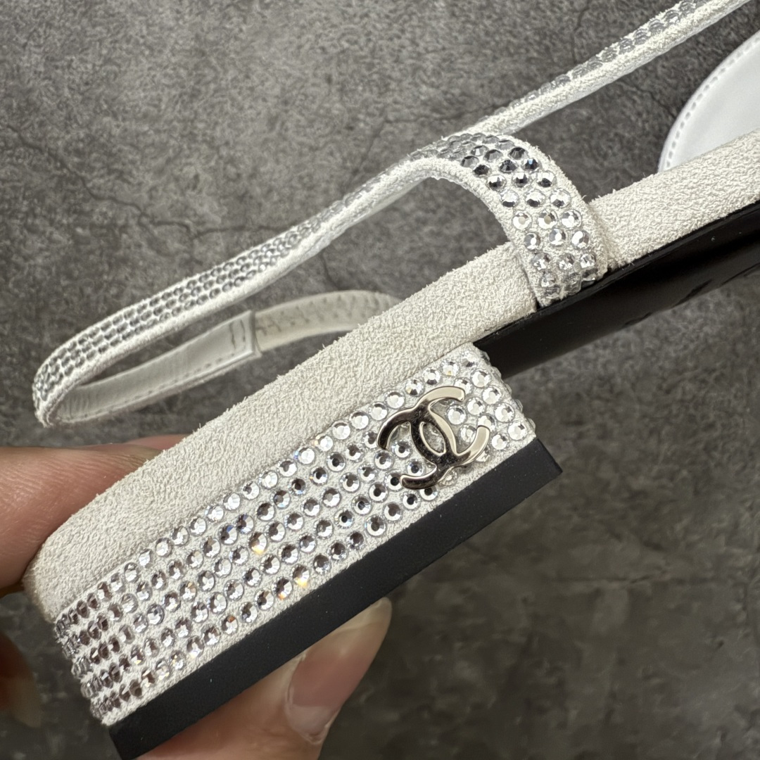 图片[3]-【佛山超A版】CHANEL 24S Slingback系列水钻款罗缎 高跟鞋 低跟 白银黑色 有多少姐妹是穿旧了之后，还是会选择重新买一双slingback！因为它太经典，再也不会遇到一款这么好搭的了，各处线条都很拉长腿型！不挑，随便搭都很抢镜！ 原版购入zp开发，调色上千次，绝无色差！ 进口原皮+意大利原厂真皮大底(渠道材料这块我们非常有优势) 全部颜色都有购入zp打版，色差这块直接避免，各处细节都与今年最新版本的一致 全套高端包装飞机礼盒 注意：原版真皮大底比较娇贵，试穿务必不要搞脏，否则影响二次销售无法退换 尺码：35-41码-选品中心