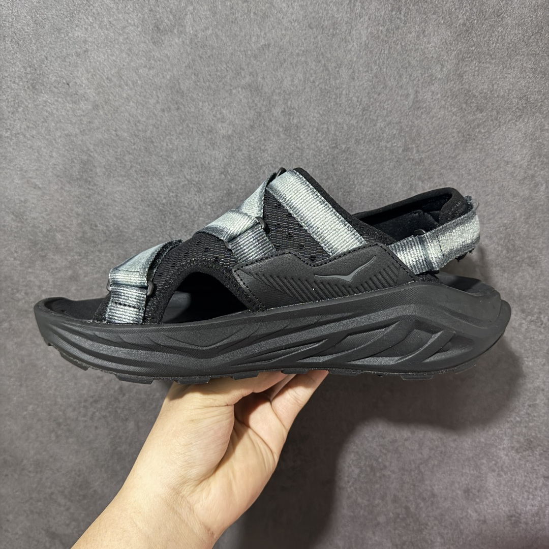 图片[2]-【H版】Hoka One M INFINI HIKE TC 户外机能山地凉鞋 #鞋型从外观就给人强烈的户外机能感，粗犷率性的厚底设计，继承了 HOKA ONE ONE 跑鞋 DNA。鞋身采用了氯丁胶打造，搭配抓地力很强的橡胶外底，这款凉鞋鞋身自重非常轻，可以在穿着时更加轻盈舒适。 货号：1162570-BBLC 尺码：36-45带半码-选品中心