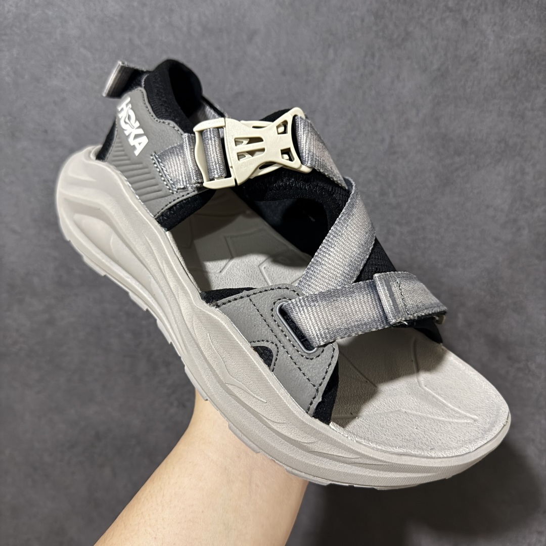图片[3]-【H版】Hoka One M INFINI HIKE TC 户外机能山地凉鞋 #鞋型从外观就给人强烈的户外机能感，粗犷率性的厚底设计，继承了 HOKA ONE ONE 跑鞋 DNA。鞋身采用了氯丁胶打造，搭配抓地力很强的橡胶外底，这款凉鞋鞋身自重非常轻，可以在穿着时更加轻盈舒适。 货号：1162570-BCMN 尺码：36-45带半码-选品中心