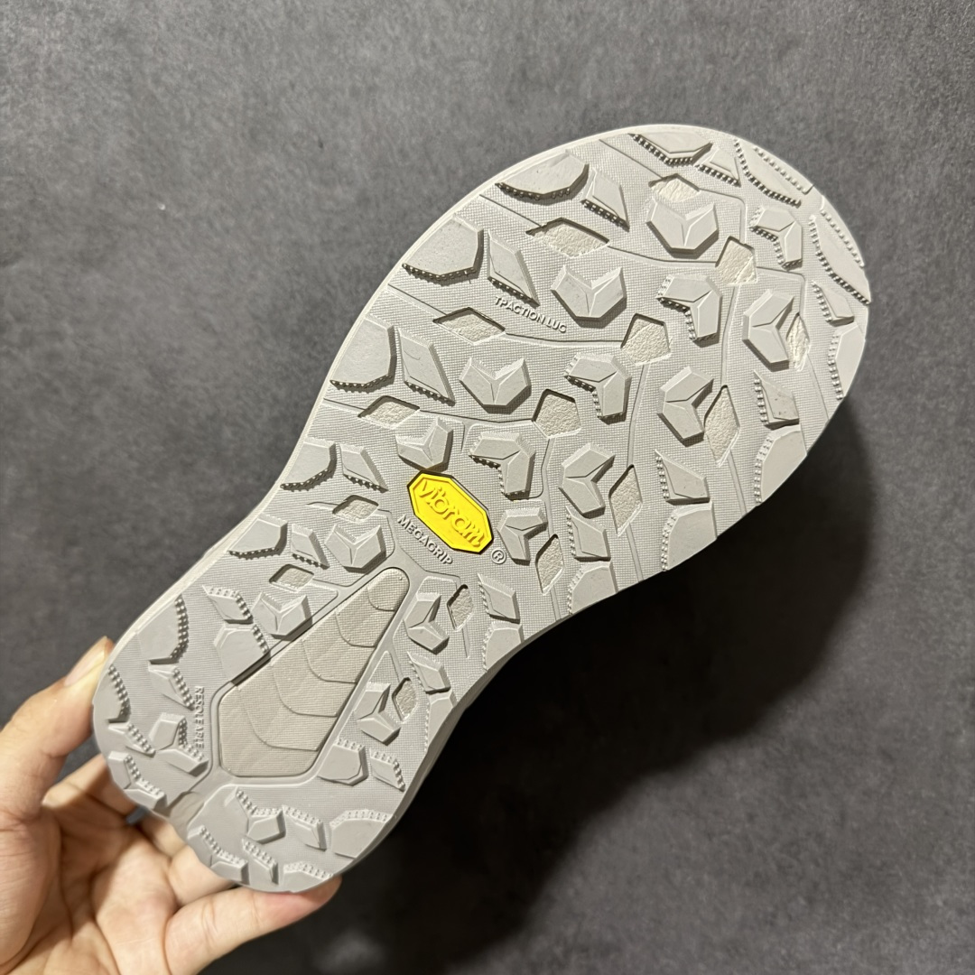 图片[9]-【H版】Hoka One M INFINI HIKE TC 户外机能山地凉鞋 #鞋型从外观就给人强烈的户外机能感，粗犷率性的厚底设计，继承了 HOKA ONE ONE 跑鞋 DNA。鞋身采用了氯丁胶打造，搭配抓地力很强的橡胶外底，这款凉鞋鞋身自重非常轻，可以在穿着时更加轻盈舒适。 货号：1162570-BCMN 尺码：36-45带半码-选品中心