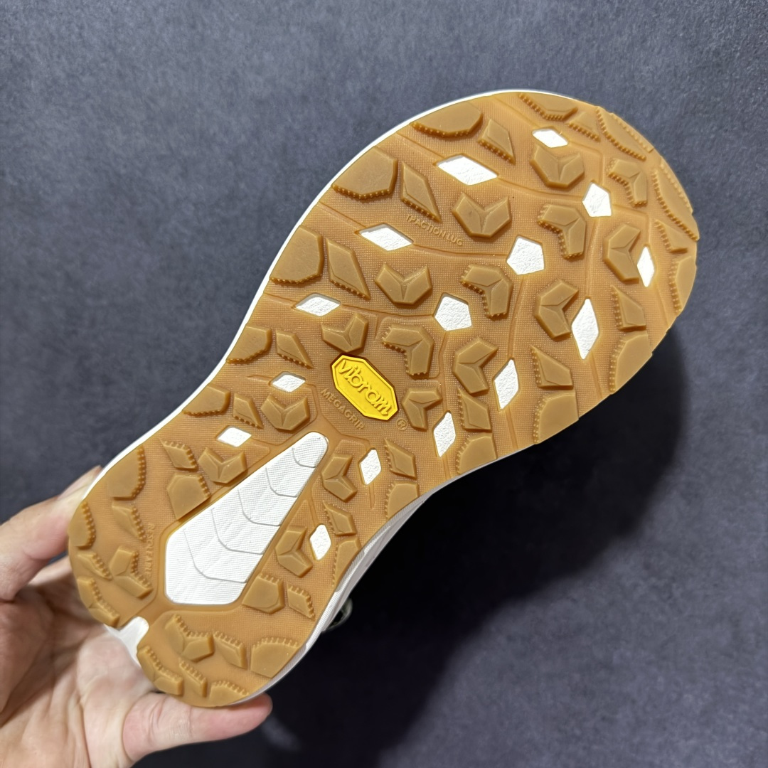 图片[9]-【H版】Hoka One M INFINI HIKE TC 户外机能山地凉鞋 #鞋型从外观就给人强烈的户外机能感，粗犷率性的厚底设计，继承了 HOKA ONE ONE 跑鞋 DNA。鞋身采用了氯丁胶打造，搭配抓地力很强的橡胶外底，这款凉鞋鞋身自重非常轻，可以在穿着时更加轻盈舒适。 货号：1162570-SMLK 尺码：36-45带半码-选品中心