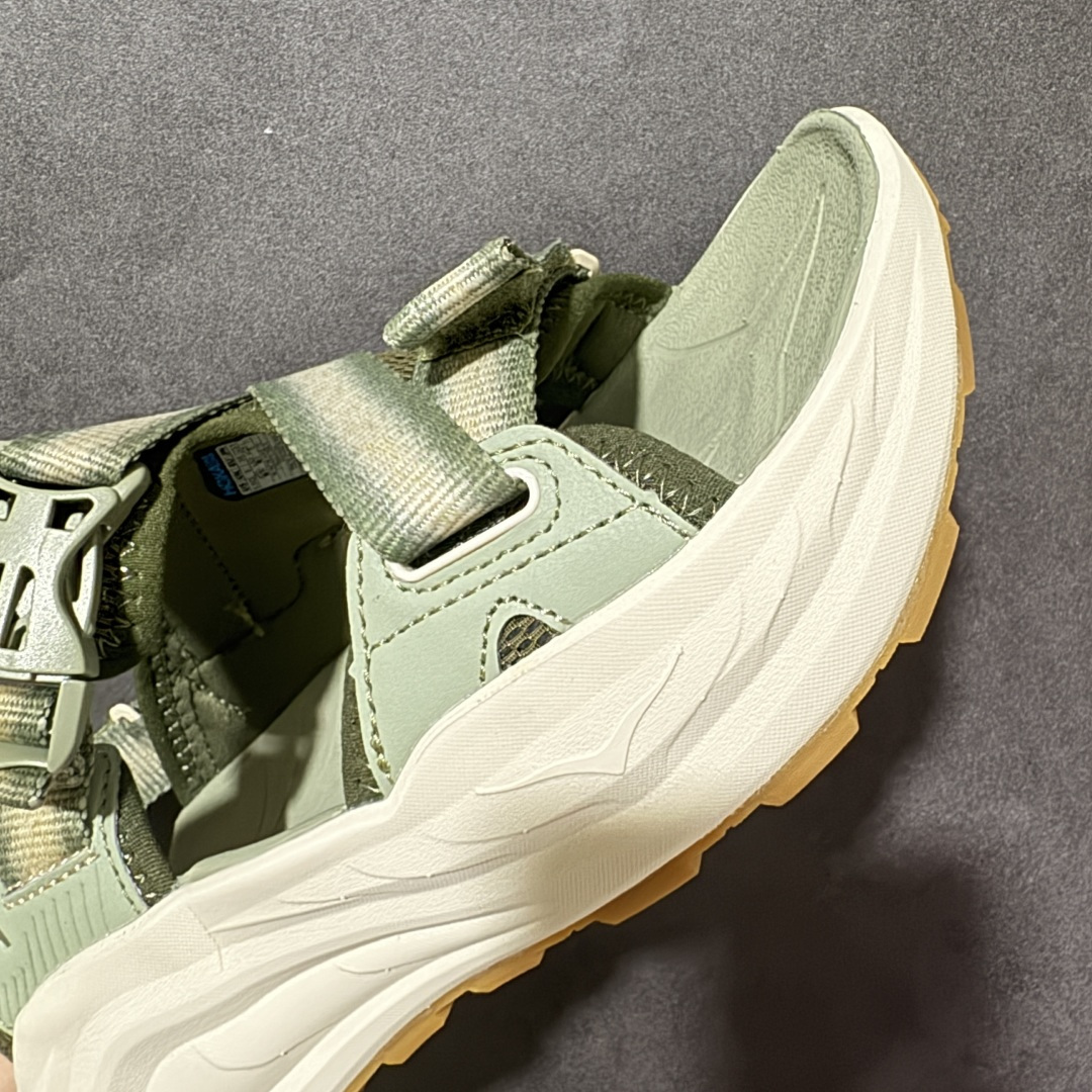 图片[8]-【H版】Hoka One M INFINI HIKE TC 户外机能山地凉鞋 #鞋型从外观就给人强烈的户外机能感，粗犷率性的厚底设计，继承了 HOKA ONE ONE 跑鞋 DNA。鞋身采用了氯丁胶打造，搭配抓地力很强的橡胶外底，这款凉鞋鞋身自重非常轻，可以在穿着时更加轻盈舒适。 货号：1162570-SMLK 尺码：36-45带半码-选品中心