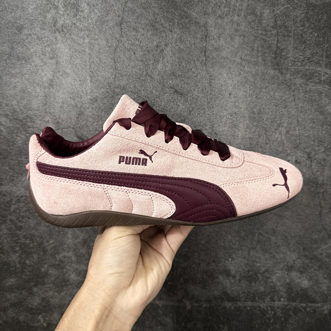 【Top纯原版】彪马PUMA Speedcat Archive SpeedCat系列美拉德风 舒适百搭 防滑耐磨 低帮 生活休闲鞋 男女同款 粉红 408177 01 目前市场最优版本 无论是版型 细节 烫金走线 完全碾压市场任意版本 欢迎对比🆚 工厂耗时3个月开发 原装档案原数据纸版楦型 采用固色翻毛皮鞋面材质(正确二次成型\'猛帮\'成型工艺🆚区别市面版本!!) 外置原数据开发轻量耐磨橡胶大底💪🏻 全球知名运动品牌PUMA宝马赛车系列 融合了宝马车队的标志性配色 以趣味十足又前卫复古的设计引领潮流 将赛道精神融入街头时尚 开启前卫竞速之旅 主打前卫复古风 Roma鞋款的鞋侧以复古的流线造型 缀以宝马经典Logo 巧妙吸睛 而Speedcat鞋款以亮眼三色条纹元素缀以舒适鞋面 赋予了独特的个性美学 演绎赛车的无尽能量 尺码：36-40-选品中心