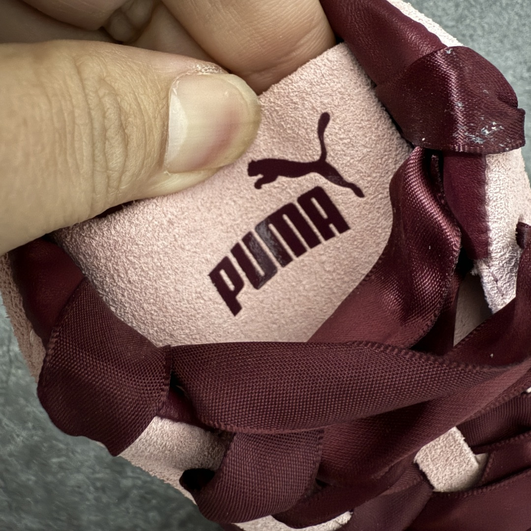 图片[6]-【Top纯原版】彪马PUMA Speedcat Archive SpeedCat系列美拉德风 舒适百搭 防滑耐磨 低帮 生活休闲鞋 男女同款 粉红 408177 01 目前市场最优版本 无论是版型 细节 烫金走线 完全碾压市场任意版本 欢迎对比🆚 工厂耗时3个月开发 原装档案原数据纸版楦型 采用固色翻毛皮鞋面材质(正确二次成型\’猛帮\’成型工艺🆚区别市面版本!!) 外置原数据开发轻量耐磨橡胶大底💪🏻 全球知名运动品牌PUMA宝马赛车系列 融合了宝马车队的标志性配色 以趣味十足又前卫复古的设计引领潮流 将赛道精神融入街头时尚 开启前卫竞速之旅 主打前卫复古风 Roma鞋款的鞋侧以复古的流线造型 缀以宝马经典Logo 巧妙吸睛 而Speedcat鞋款以亮眼三色条纹元素缀以舒适鞋面 赋予了独特的个性美学 演绎赛车的无尽能量 尺码：36-40-选品中心