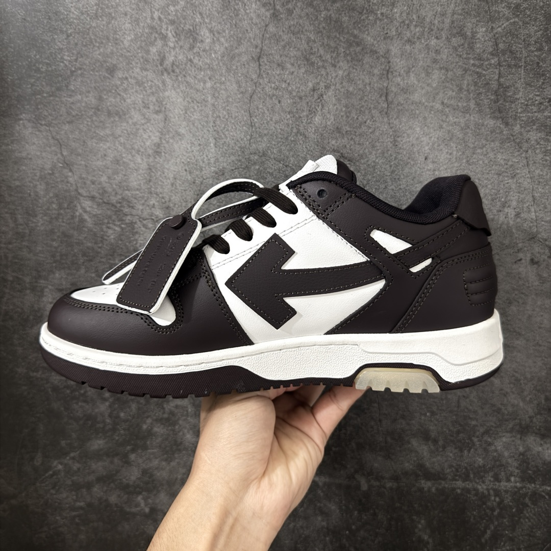 图片[2]-【纯原版】OFF-WHITE Out Of Office OW低帮时尚板鞋 白米 杨幂同款 由经典配色打造 箭头符号、ZipTie 标签、1ogo印花等经典元素皆在此呈现 让人一眼明了 Off-White 的潮流身份 单品以黑白配色皮质制成 饰有品牌标志性 zip Tie 束线带吊牌 侧面饰有 Arrows 图案 展现出品牌对街头风格的偏爱 原厂原档案开发 原盒原标原厂头层皮料 官方原版设计 做工细节全方位对比原鞋 尺码：36 37 38 39 40 41 42 43 44 45 46 47-选品中心