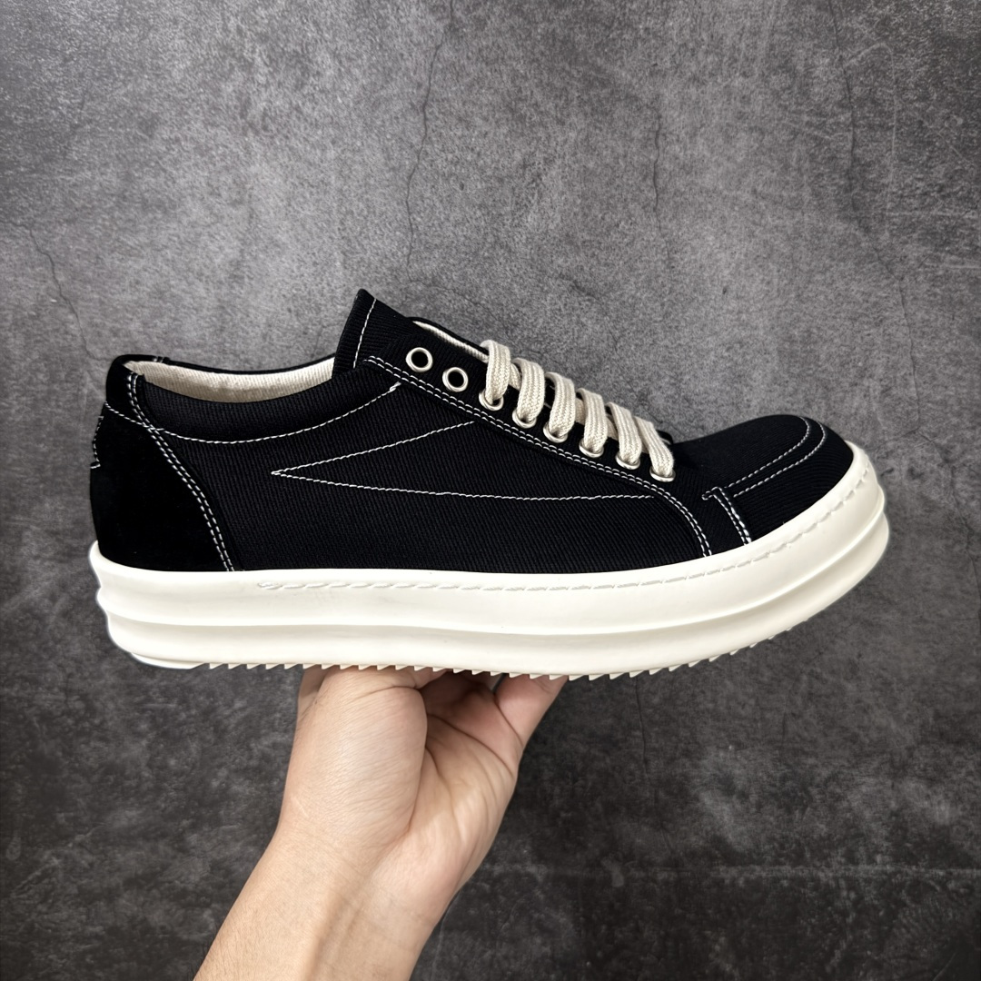 【莞产G版】帆布匡威RO / Rick Owens DRKSHDW 瑞克·欧文斯 大匡威/低帮水洗牛仔帆布 低帮 西瓜头 【皮料】 东莞原厂进口全新2025年新材质““水洗牛仔斜纹帆布” 【鞋带】 鞋带采用水染定织法工艺，高密度之下，透出光泽感！ 【鞋头】软糯，轻轻按压有牛皮细细的纹理质感！ 【鞋底】TPU大底奶香味！硬度、肤感一比一！鞋底logo钢印清晰正确！ 【鞋垫】独家私人开模压印！牛皮贴面，双层复合！ 【尺码】 ：36 37 38 39 40 41 42 43 44 45 46！-选品中心