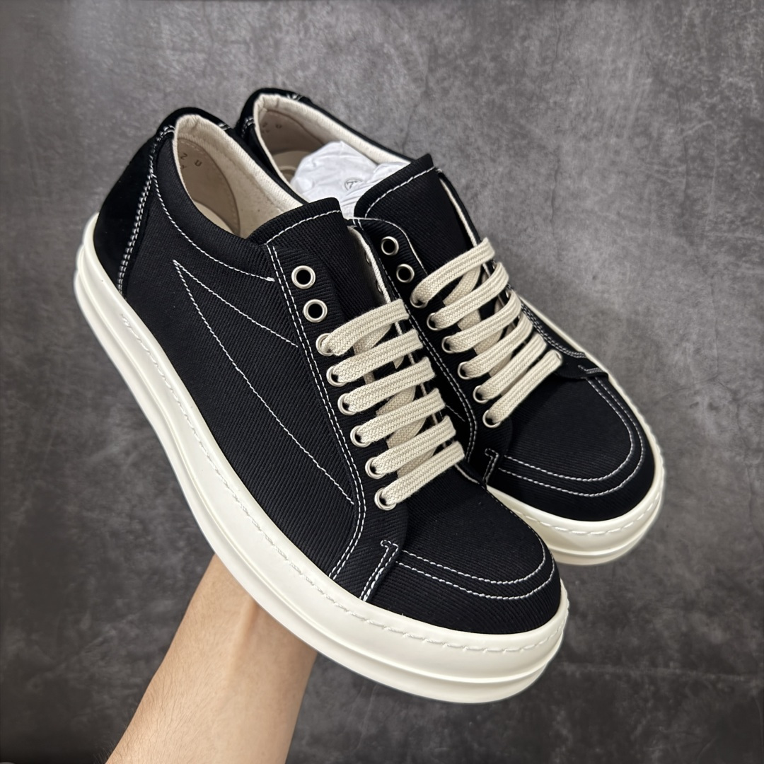 【莞产G版】帆布匡威RO / Rick Owens DRKSHDW 瑞克·欧文斯 大匡威/低帮水洗牛仔帆布 低帮 西瓜头 【皮料】 东莞原厂进口全新2025年新材质““水洗牛仔斜纹帆布” 【鞋带】 鞋带采用水染定织法工艺，高密度之下，透出光泽感！ 【鞋头】软糯，轻轻按压有牛皮细细的纹理质感！ 【鞋底】TPU大底奶香味！硬度、肤感一比一！鞋底logo钢印清晰正确！ 【鞋垫】独家私人开模压印！牛皮贴面，双层复合！ 【尺码】 ：36 37 38 39 40 41 42 43 44 45 46！-选品中心