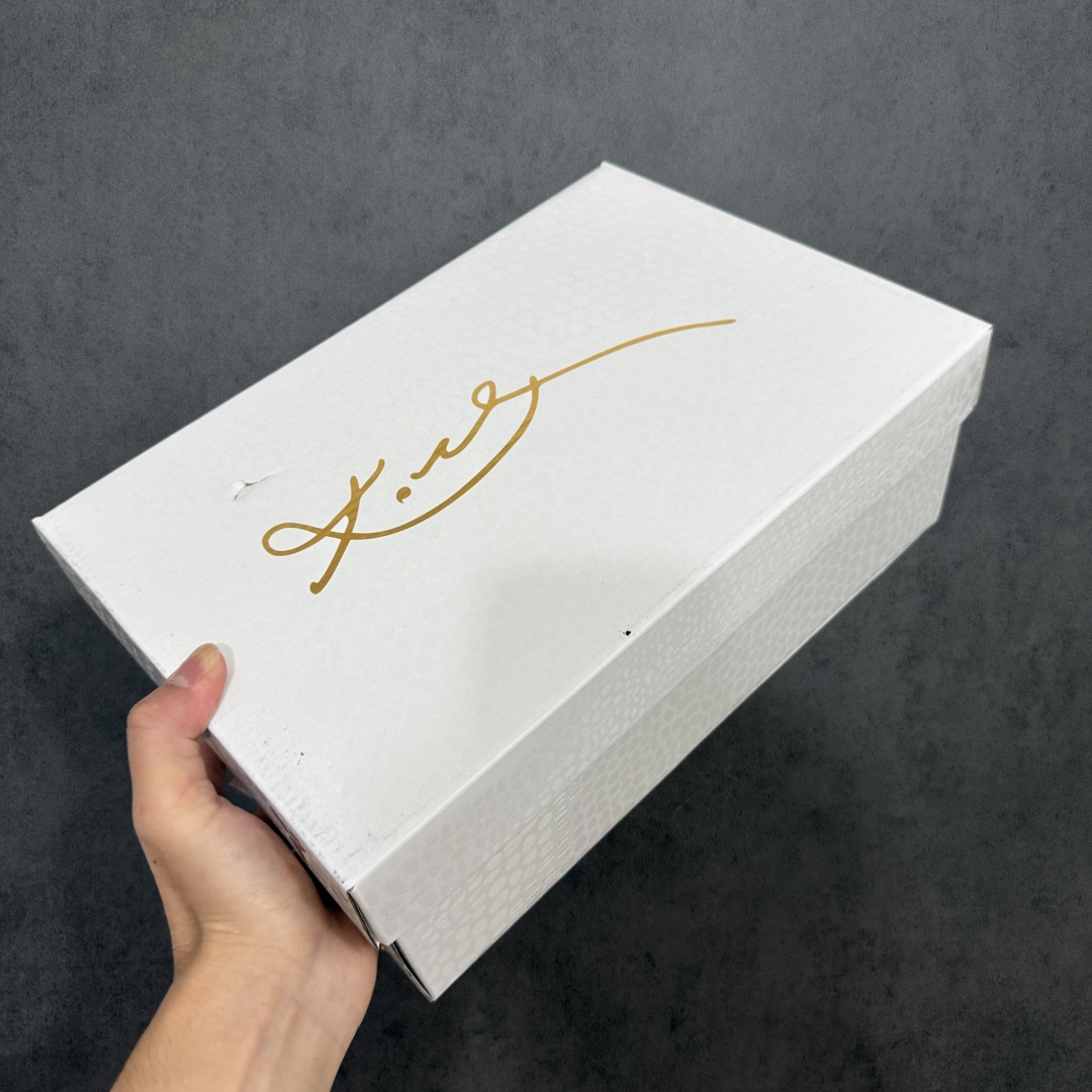 图片[10]-【纯原HY版】Kobe Bryant x Nike Air Force 1 Low 07 科比联名白 空军一号货号：IM0583 400 官方同步 原装级别 原楦头原纸板 打造纯正 空军版型#专注外贸渠道 全掌内置蜂窝气垫 #原盒配件 原厂中底钢印、拉帮完美 SIZE 36 36.5 37 38 38.5 39 40 40.5 41 42 42.5 43 44 44.5 45-选品中心