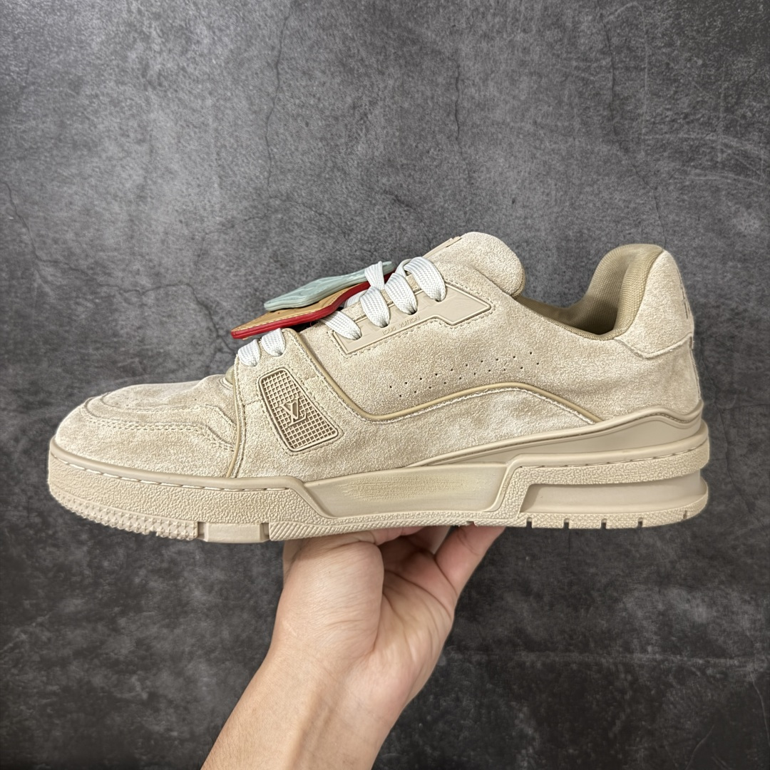 图片[2]-【佛山顶级超A版】Louis Vuitton LV Trainer系列 浅卡其吊牌 仓库现货 当天可取 私人订单 专柜混卖零售专供 所有配色均为购买原版复刻 整体版型 皮料 市场独一无二 后跟版型都可以自行对比[机智]吊打市场所有货 怒甩十条街，欢迎拿市场各大工厂的货来对比！ 鞋舌烫金超正 压印程度秒杀市面90%以上的高端货 新配色陆续开发出货 尺码：39-45-选品中心