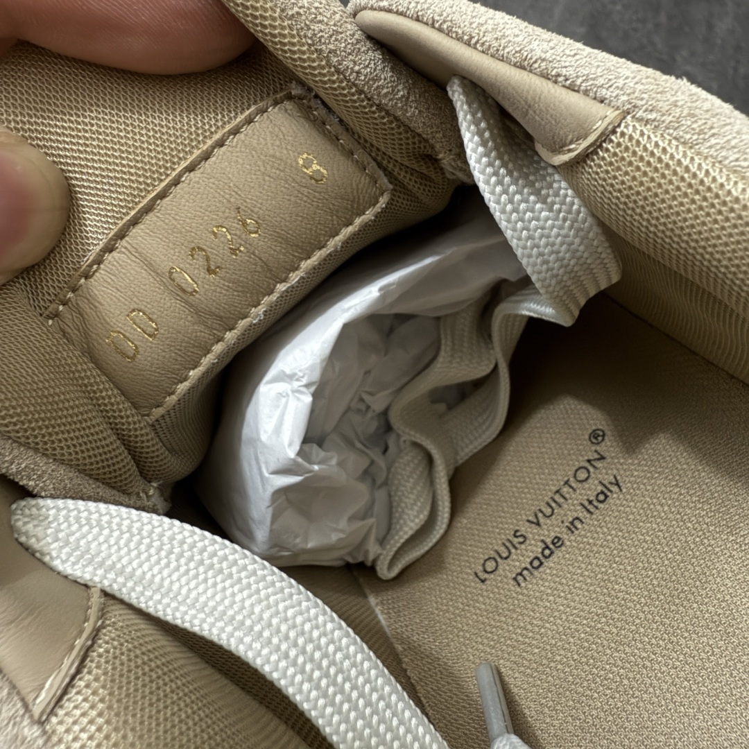 图片[8]-【佛山顶级超A版】Louis Vuitton LV Trainer系列 浅卡其吊牌 仓库现货 当天可取 私人订单 专柜混卖零售专供 所有配色均为购买原版复刻 整体版型 皮料 市场独一无二 后跟版型都可以自行对比[机智]吊打市场所有货 怒甩十条街，欢迎拿市场各大工厂的货来对比！ 鞋舌烫金超正 压印程度秒杀市面90%以上的高端货 新配色陆续开发出货 尺码：39-45-选品中心