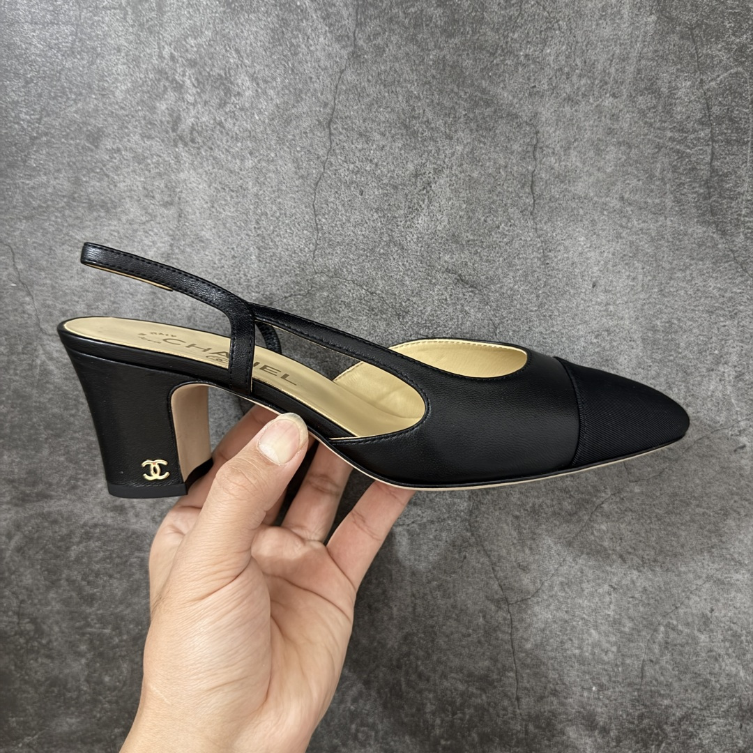 【佛山超A版】CHANEL 24S Slingback系列经典粗跟罗缎 高跟鞋 黑色 有多少姐妹是穿旧了之后，还是会选择重新买一双slingback！因为它太经典，再也不会遇到一款这么好搭的了，各处线条都很拉长腿型！不挑，随便搭都很抢镜！ 原版购入zp开发，调色上千次，绝无色差！ 进口原皮+意大利原厂真皮大底(渠道材料这块我们非常有优势) 全部颜色都有购入zp打版，色差这块直接避免，各处细节都与今年最新版本的一致 全套高端包装飞机礼盒 注意：原版真皮大底比较娇贵，试穿务必不要搞脏，否则影响二次销售无法退换 尺码：35-41码-选品中心