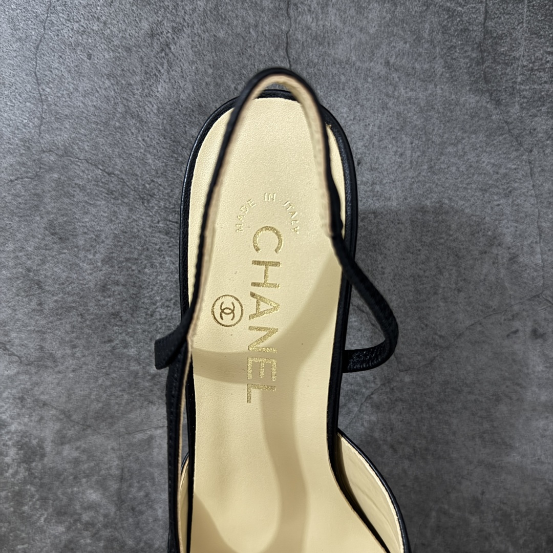 图片[8]-【佛山超A版】CHANEL 24S Slingback系列经典粗跟罗缎 高跟鞋 黑色 有多少姐妹是穿旧了之后，还是会选择重新买一双slingback！因为它太经典，再也不会遇到一款这么好搭的了，各处线条都很拉长腿型！不挑，随便搭都很抢镜！ 原版购入zp开发，调色上千次，绝无色差！ 进口原皮+意大利原厂真皮大底(渠道材料这块我们非常有优势) 全部颜色都有购入zp打版，色差这块直接避免，各处细节都与今年最新版本的一致 全套高端包装飞机礼盒 注意：原版真皮大底比较娇贵，试穿务必不要搞脏，否则影响二次销售无法退换 尺码：35-41码-选品中心