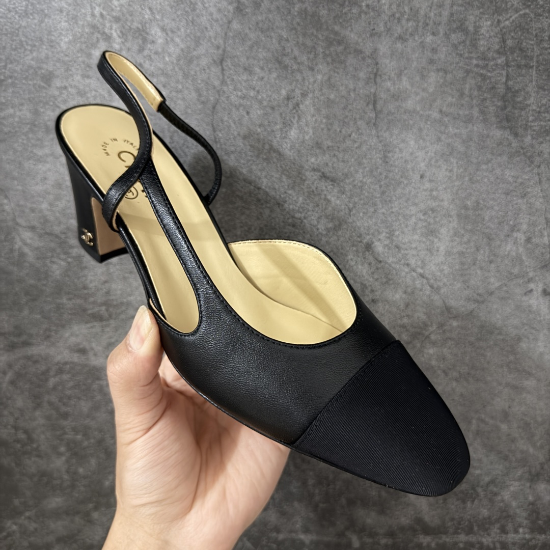 图片[3]-【佛山超A版】CHANEL 24S Slingback系列经典粗跟罗缎 高跟鞋 黑色 有多少姐妹是穿旧了之后，还是会选择重新买一双slingback！因为它太经典，再也不会遇到一款这么好搭的了，各处线条都很拉长腿型！不挑，随便搭都很抢镜！ 原版购入zp开发，调色上千次，绝无色差！ 进口原皮+意大利原厂真皮大底(渠道材料这块我们非常有优势) 全部颜色都有购入zp打版，色差这块直接避免，各处细节都与今年最新版本的一致 全套高端包装飞机礼盒 注意：原版真皮大底比较娇贵，试穿务必不要搞脏，否则影响二次销售无法退换 尺码：35-41码-选品中心