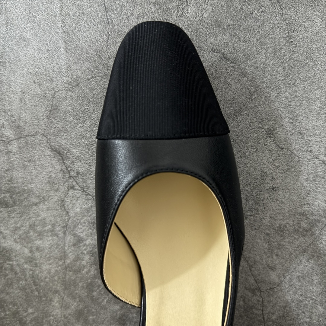 图片[5]-【佛山超A版】CHANEL 24S Slingback系列经典粗跟罗缎 高跟鞋 黑色 有多少姐妹是穿旧了之后，还是会选择重新买一双slingback！因为它太经典，再也不会遇到一款这么好搭的了，各处线条都很拉长腿型！不挑，随便搭都很抢镜！ 原版购入zp开发，调色上千次，绝无色差！ 进口原皮+意大利原厂真皮大底(渠道材料这块我们非常有优势) 全部颜色都有购入zp打版，色差这块直接避免，各处细节都与今年最新版本的一致 全套高端包装飞机礼盒 注意：原版真皮大底比较娇贵，试穿务必不要搞脏，否则影响二次销售无法退换 尺码：35-41码-选品中心