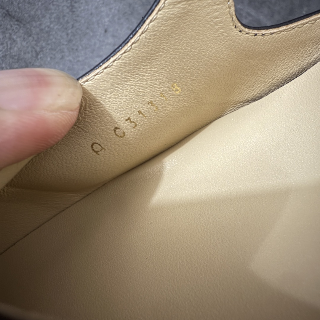 图片[7]-【佛山超A版】CHANEL 24S Slingback系列经典粗跟罗缎 高跟鞋 黑色 有多少姐妹是穿旧了之后，还是会选择重新买一双slingback！因为它太经典，再也不会遇到一款这么好搭的了，各处线条都很拉长腿型！不挑，随便搭都很抢镜！ 原版购入zp开发，调色上千次，绝无色差！ 进口原皮+意大利原厂真皮大底(渠道材料这块我们非常有优势) 全部颜色都有购入zp打版，色差这块直接避免，各处细节都与今年最新版本的一致 全套高端包装飞机礼盒 注意：原版真皮大底比较娇贵，试穿务必不要搞脏，否则影响二次销售无法退换 尺码：35-41码-选品中心