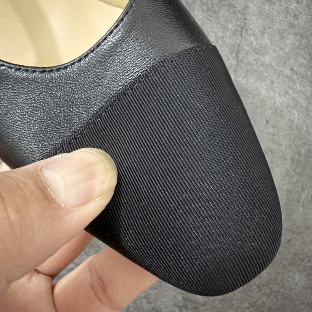 图片[6]-【佛山超A版】CHANEL 24S Slingback系列经典粗跟罗缎 高跟鞋 黑色 有多少姐妹是穿旧了之后，还是会选择重新买一双slingback！因为它太经典，再也不会遇到一款这么好搭的了，各处线条都很拉长腿型！不挑，随便搭都很抢镜！ 原版购入zp开发，调色上千次，绝无色差！ 进口原皮+意大利原厂真皮大底(渠道材料这块我们非常有优势) 全部颜色都有购入zp打版，色差这块直接避免，各处细节都与今年最新版本的一致 全套高端包装飞机礼盒 注意：原版真皮大底比较娇贵，试穿务必不要搞脏，否则影响二次销售无法退换 尺码：35-41码-选品中心
