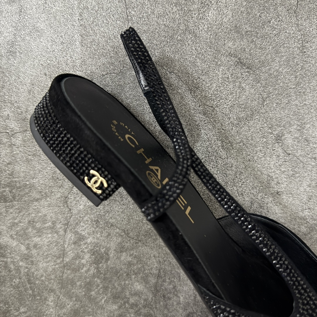 图片[7]-【佛山超A版】CHANEL 24S Slingback系列水钻款罗缎 高跟鞋 低跟 黑色 有多少姐妹是穿旧了之后，还是会选择重新买一双slingback！因为它太经典，再也不会遇到一款这么好搭的了，各处线条都很拉长腿型！不挑，随便搭都很抢镜！ 原版购入zp开发，调色上千次，绝无色差！ 进口原皮+意大利原厂真皮大底(渠道材料这块我们非常有优势) 全部颜色都有购入zp打版，色差这块直接避免，各处细节都与今年最新版本的一致 全套高端包装飞机礼盒 注意：原版真皮大底比较娇贵，试穿务必不要搞脏，否则影响二次销售无法退换 尺码：35-41码-选品中心