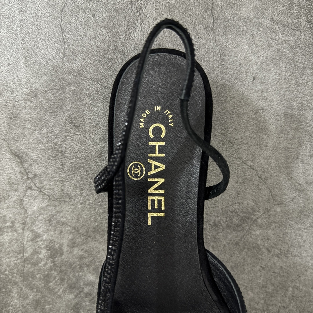 图片[8]-【佛山超A版】CHANEL 24S Slingback系列水钻款罗缎 高跟鞋 低跟 黑色 有多少姐妹是穿旧了之后，还是会选择重新买一双slingback！因为它太经典，再也不会遇到一款这么好搭的了，各处线条都很拉长腿型！不挑，随便搭都很抢镜！ 原版购入zp开发，调色上千次，绝无色差！ 进口原皮+意大利原厂真皮大底(渠道材料这块我们非常有优势) 全部颜色都有购入zp打版，色差这块直接避免，各处细节都与今年最新版本的一致 全套高端包装飞机礼盒 注意：原版真皮大底比较娇贵，试穿务必不要搞脏，否则影响二次销售无法退换 尺码：35-41码-选品中心
