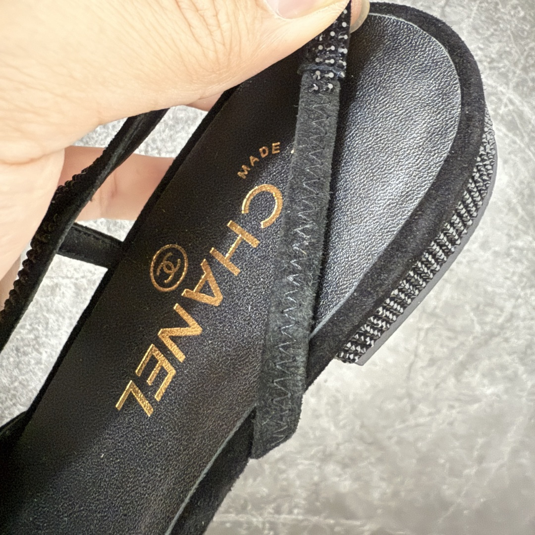 图片[9]-【佛山超A版】CHANEL 24S Slingback系列水钻款罗缎 高跟鞋 低跟 黑色 有多少姐妹是穿旧了之后，还是会选择重新买一双slingback！因为它太经典，再也不会遇到一款这么好搭的了，各处线条都很拉长腿型！不挑，随便搭都很抢镜！ 原版购入zp开发，调色上千次，绝无色差！ 进口原皮+意大利原厂真皮大底(渠道材料这块我们非常有优势) 全部颜色都有购入zp打版，色差这块直接避免，各处细节都与今年最新版本的一致 全套高端包装飞机礼盒 注意：原版真皮大底比较娇贵，试穿务必不要搞脏，否则影响二次销售无法退换 尺码：35-41码-选品中心
