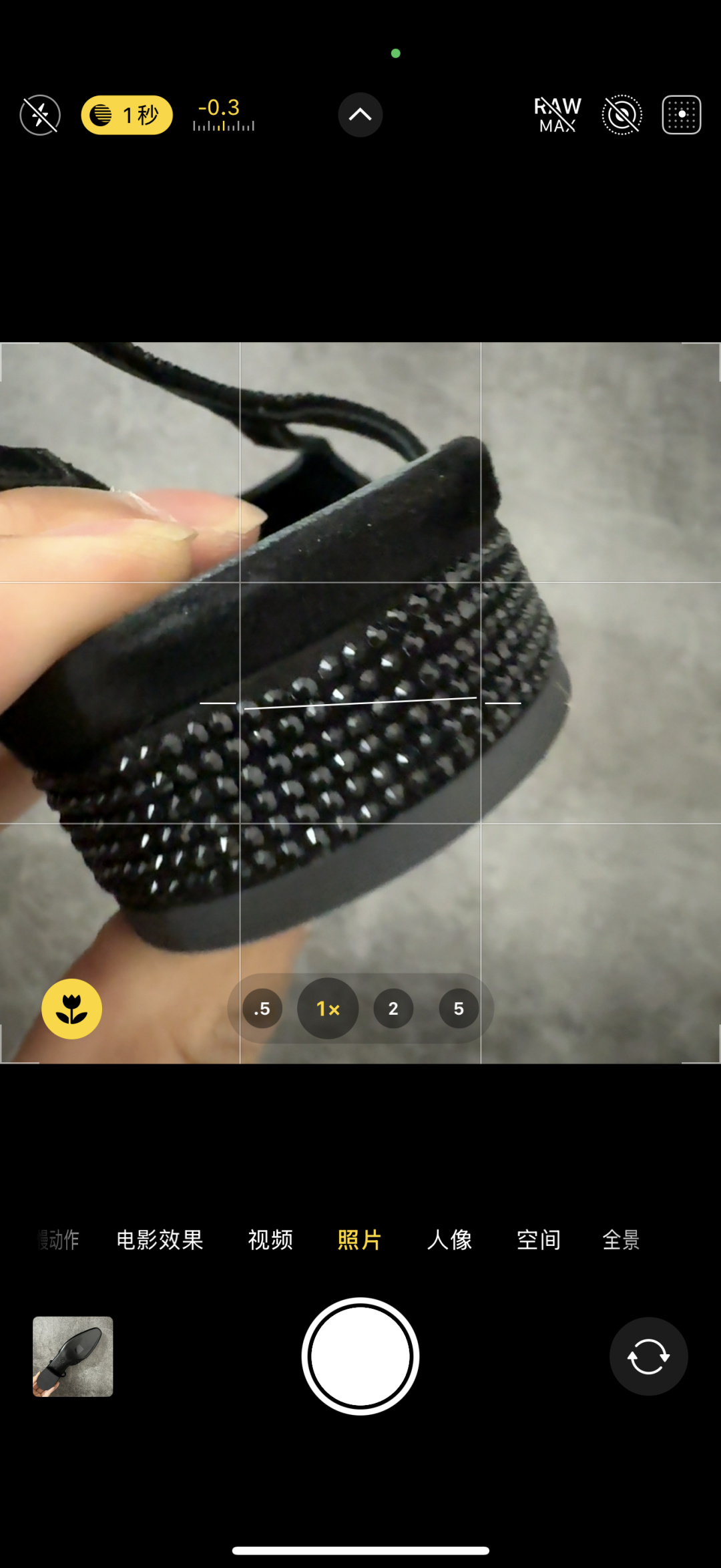 图片[2]-【佛山超A版】CHANEL 24S Slingback系列水钻款罗缎 高跟鞋 低跟 黑色 有多少姐妹是穿旧了之后，还是会选择重新买一双slingback！因为它太经典，再也不会遇到一款这么好搭的了，各处线条都很拉长腿型！不挑，随便搭都很抢镜！ 原版购入zp开发，调色上千次，绝无色差！ 进口原皮+意大利原厂真皮大底(渠道材料这块我们非常有优势) 全部颜色都有购入zp打版，色差这块直接避免，各处细节都与今年最新版本的一致 全套高端包装飞机礼盒 注意：原版真皮大底比较娇贵，试穿务必不要搞脏，否则影响二次销售无法退换 尺码：35-41码-选品中心