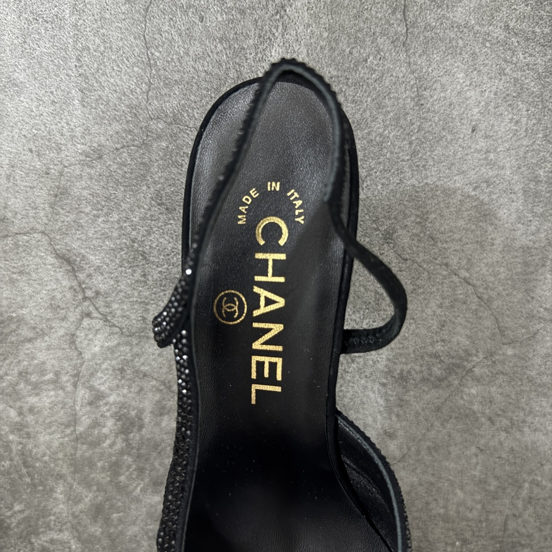 图片[8]-【佛山超A版】CHANEL 香奈儿24S Slingback系列水钻款罗缎 高跟鞋 黑色 有多少姐妹是穿旧了之后，还是会选择重新买一双slingback！因为它太经典，再也不会遇到一款这么好搭的了，各处线条都很拉长腿型！不挑，随便搭都很抢镜！ 原版购入zp开发，调色上千次，绝无色差！ 进口原皮+意大利原厂真皮大底(渠道材料这块我们非常有优势) 全部颜色都有购入zp打版，色差这块直接避免，各处细节都与今年最新版本的一致 全套高端包装飞机礼盒 注意：原版真皮大底比较娇贵，试穿务必不要搞脏，否则影响二次销售无法退换 尺码：35-41码-选品中心