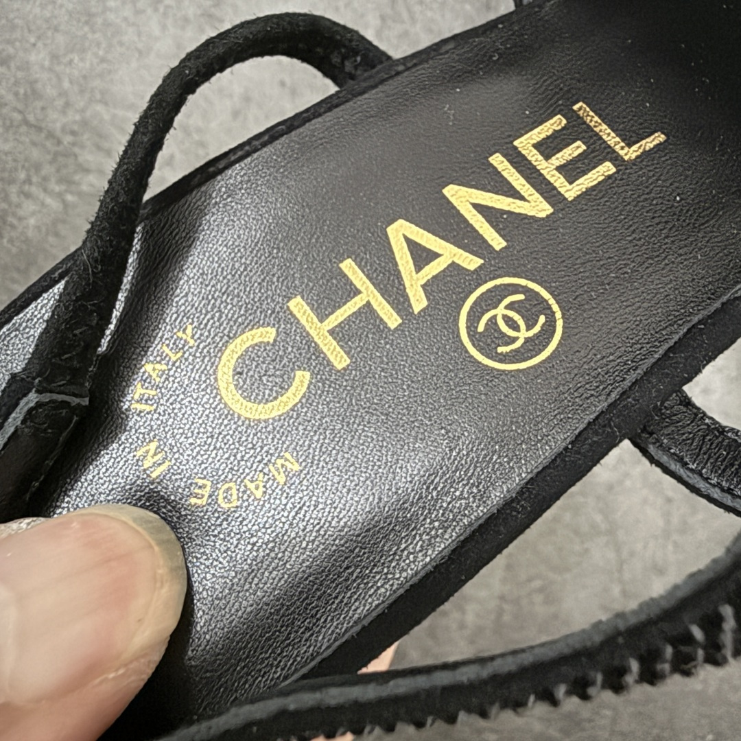 图片[4]-【佛山超A版】CHANEL 香奈儿24S Slingback系列水钻款罗缎 高跟鞋 黑色 有多少姐妹是穿旧了之后，还是会选择重新买一双slingback！因为它太经典，再也不会遇到一款这么好搭的了，各处线条都很拉长腿型！不挑，随便搭都很抢镜！ 原版购入zp开发，调色上千次，绝无色差！ 进口原皮+意大利原厂真皮大底(渠道材料这块我们非常有优势) 全部颜色都有购入zp打版，色差这块直接避免，各处细节都与今年最新版本的一致 全套高端包装飞机礼盒 注意：原版真皮大底比较娇贵，试穿务必不要搞脏，否则影响二次销售无法退换 尺码：35-41码-选品中心