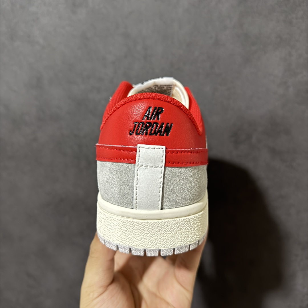 图片[4]-【公司级】Air Jordan Skyline Low 天际线 经典百搭 耐克 复古低帮百搭休闲板鞋 鞋款的设计融合了 AJ1 的经典轮廓，又加入了更轻量化的改良，鞋型利落不臃肿，自带复古街头氛围。鞋面采用网眼布、翻毛皮和皮革三种材质拼接，白 / 灰 / 粉的撞色搭配自带复古做旧感，鞋舌的米白做旧细节也很有味道。低帮鞋型 + 中性配色，搭配牛仔裤、工装裤、运动裤都很合适，男生女生都能轻松驾驭，是一双复古感拉满的日常板鞋。 货号： IM2055-102 尺码： 36 36.5 37.5 38 38.5 39 40 40.5 41 42 42.5 43 44 44.5 45 46-选品中心