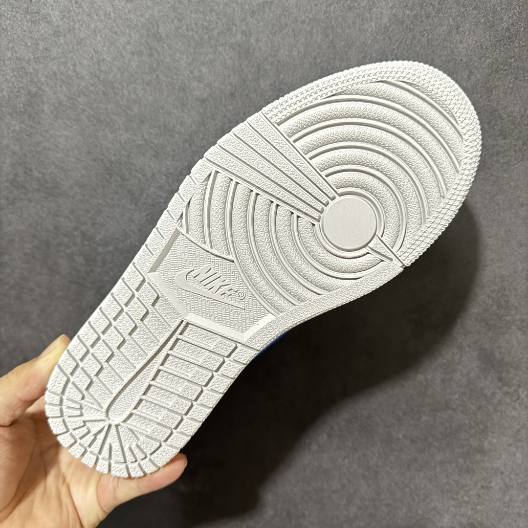 图片[9]-【公司级】Air Jordan Skyline Low 天际线 经典百搭 耐克 复古低帮百搭休闲板鞋 鞋款的设计融合了 AJ1 的经典轮廓，又加入了更轻量化的改良，鞋型利落不臃肿，自带复古街头氛围。鞋面采用网眼布、翻毛皮和皮革三种材质拼接，白 / 灰 / 粉的撞色搭配自带复古做旧感，鞋舌的米白做旧细节也很有味道。低帮鞋型 + 中性配色，搭配牛仔裤、工装裤、运动裤都很合适，男生女生都能轻松驾驭，是一双复古感拉满的日常板鞋。 货号： IM2055-100 尺码： 36 36.5 37.5 38 38.5 39 40 40.5 41 42 42.5 43 44 44.5 45 46-选品中心