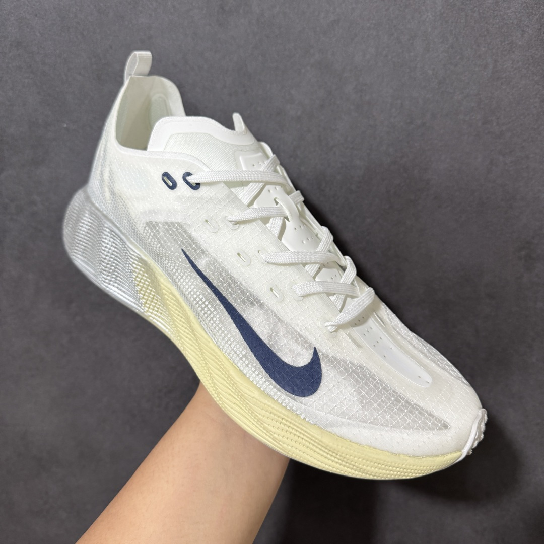 图片[3]-【公司级】Nike Ava X 耐克 舒适百搭耐磨低帮 休闲跑步鞋 采用轻盈的机能型织物鞋面 专为四季穿着而设计 流线型TPU包覆结构带来稳固贴合感 简约风橡胶外底具备出色排水性能和强劲抓地力 鞋身穿插的打孔赛道条纹灵感源自经典跑鞋 兼具舒适感与透气性 反光细节点缀其间 为都市夜行增添一份醒目与安全 货号： HM9697-003 尺码： 40-45-选品中心